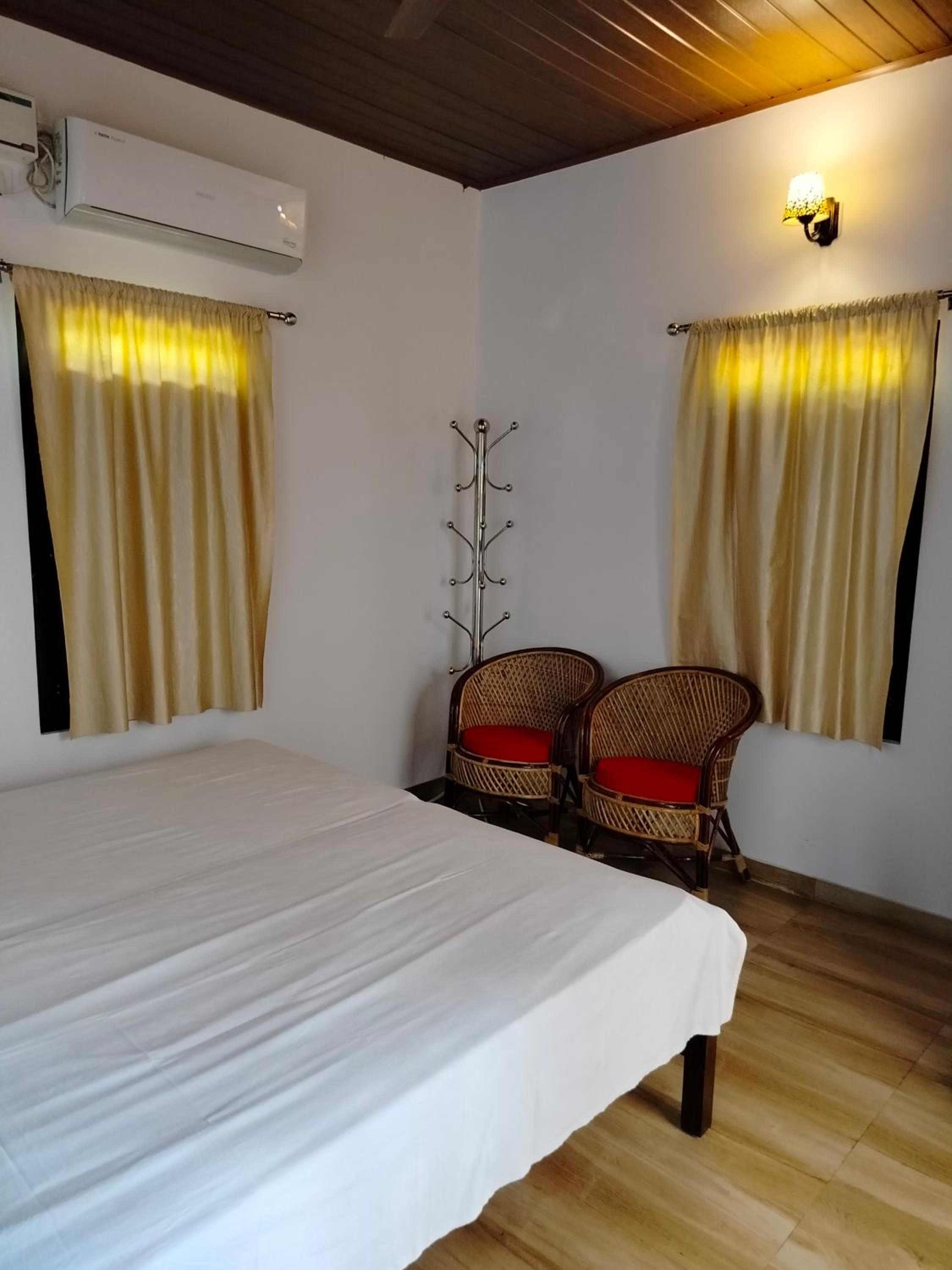 Budget Double Room photo 3