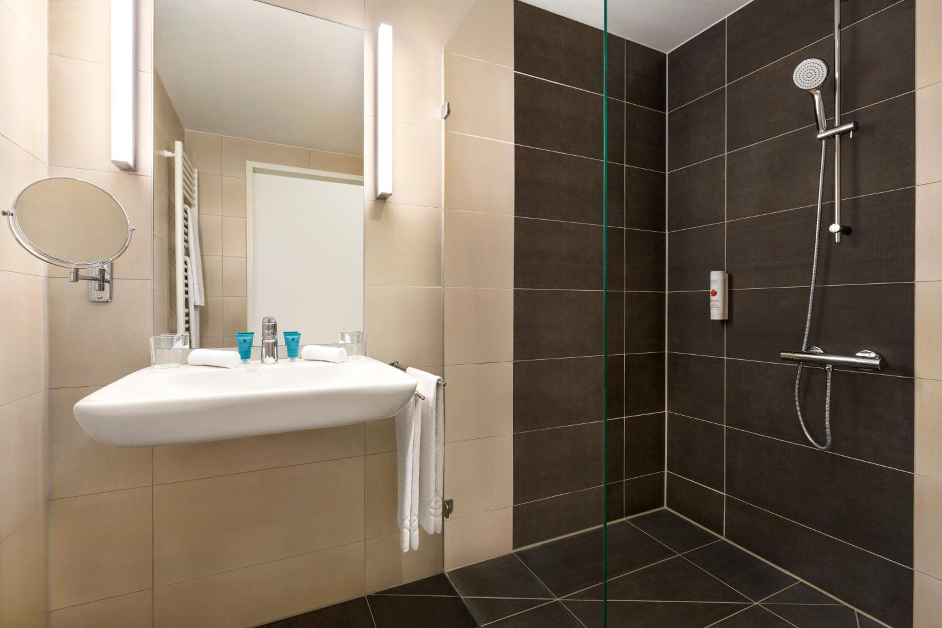 Standard Twin Room - Accessible/Non-Smoking - Photo 2