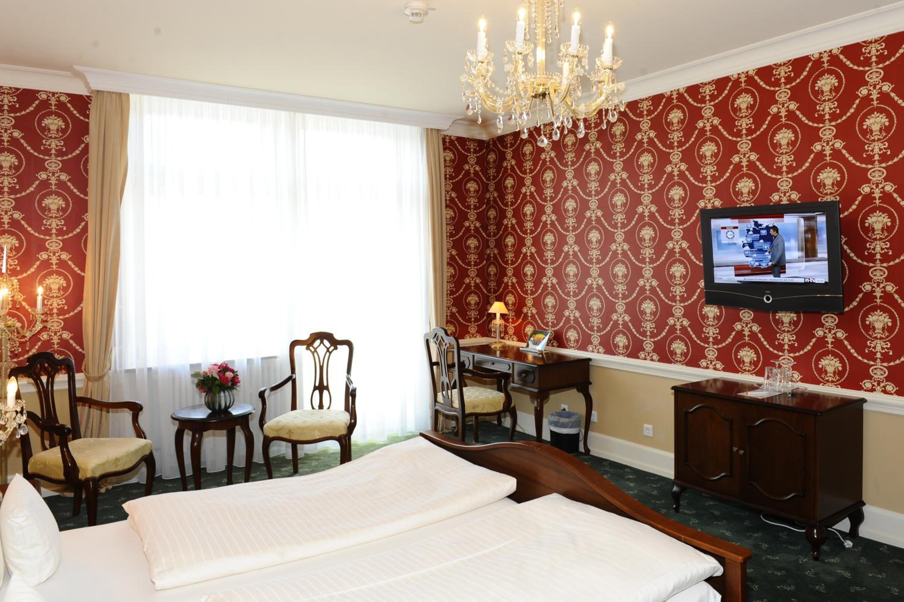 Deluxe Double Room - Photo 7