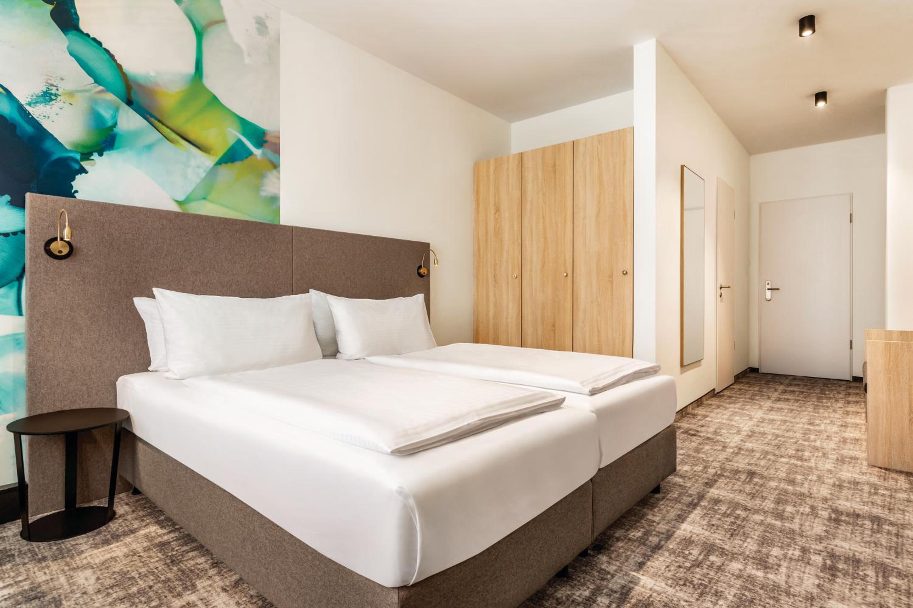 Standard Twin Room - Accessible/Non-Smoking - Photo 1