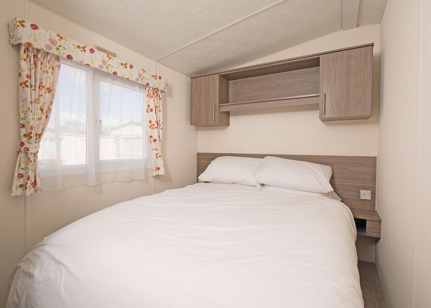 Two-Bedroom Mobile Home photo 3