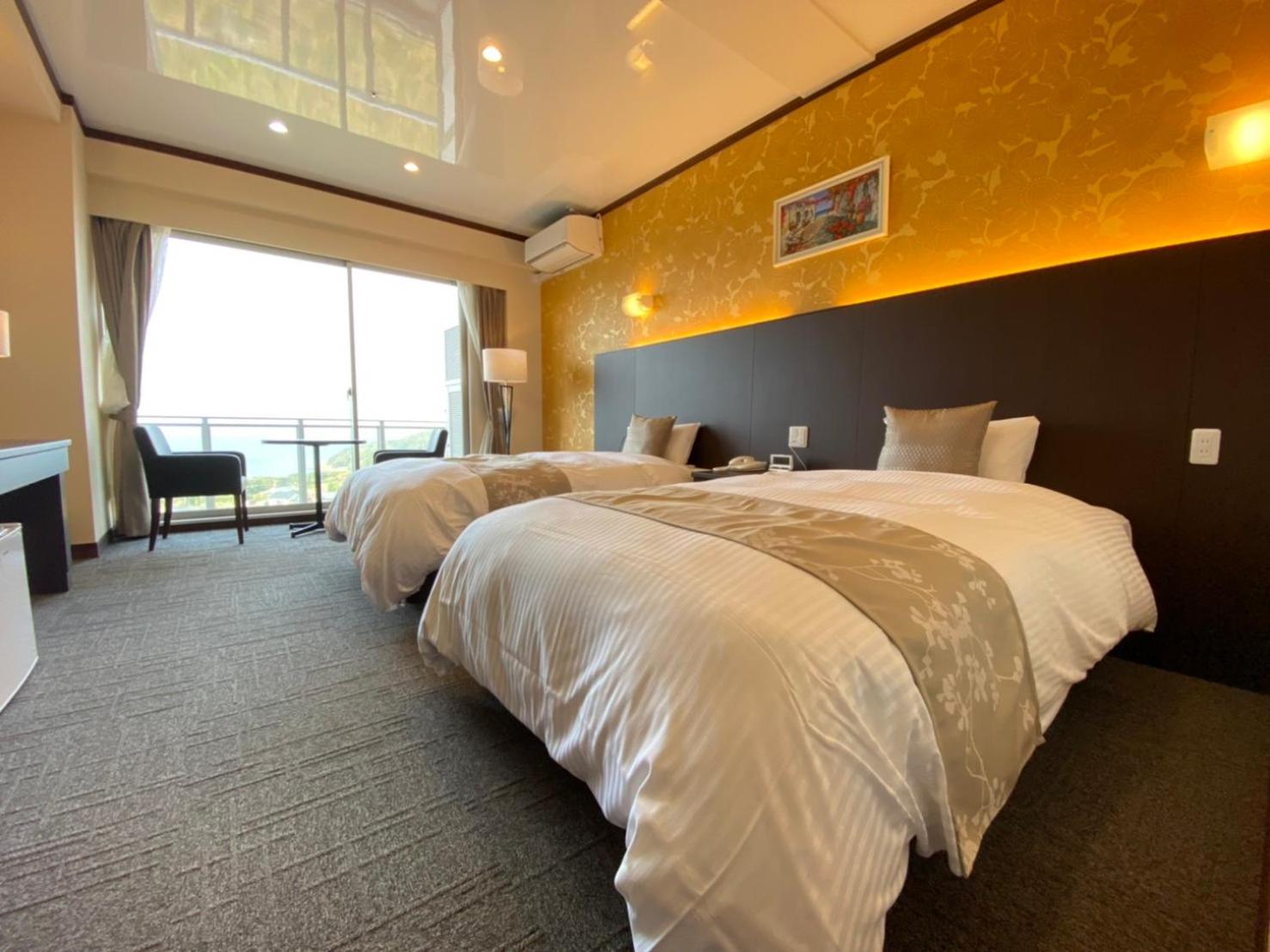 Standard Twin Room with Sea View - Photo 3
