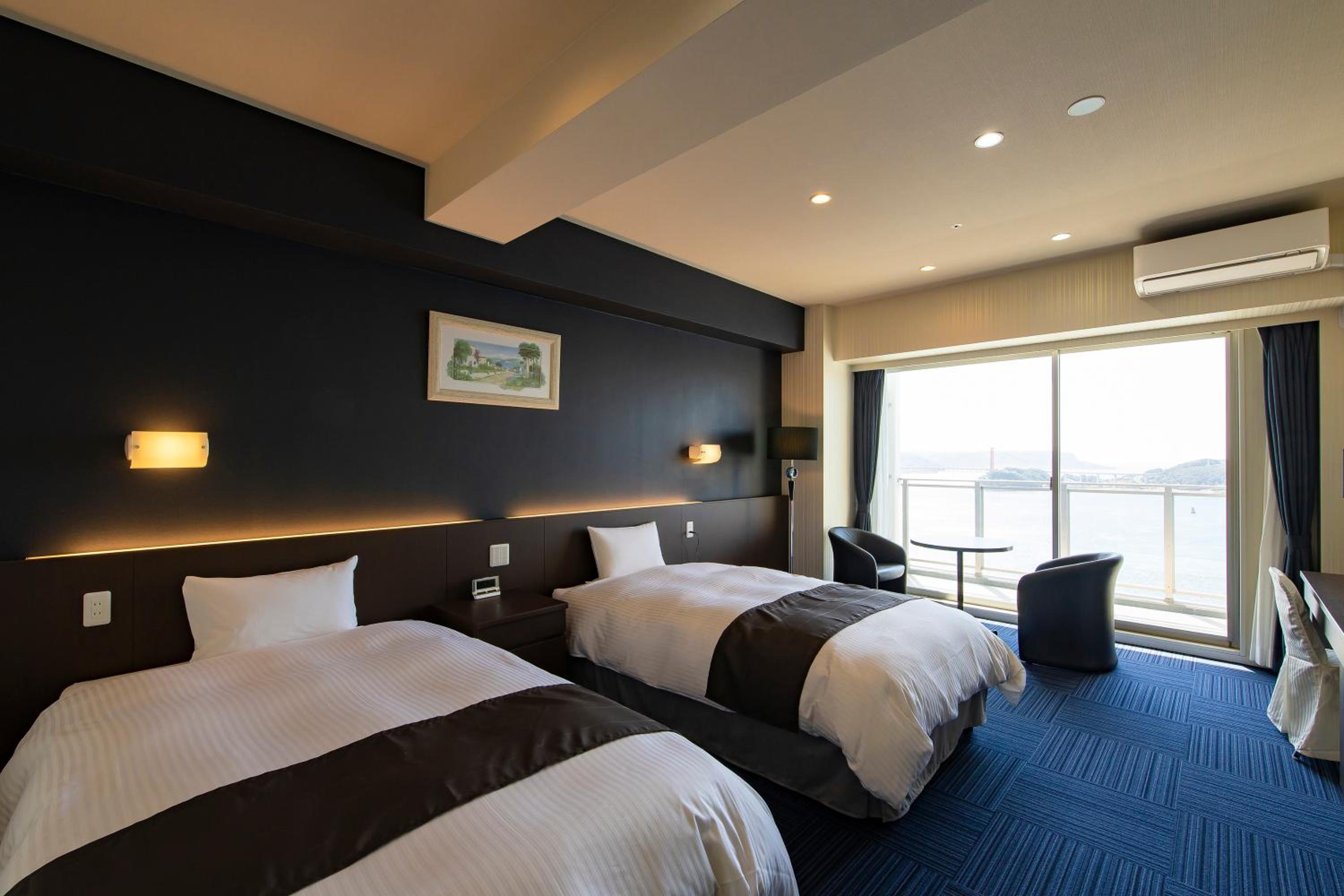 Standard Twin Room with Sea View - Photo 1