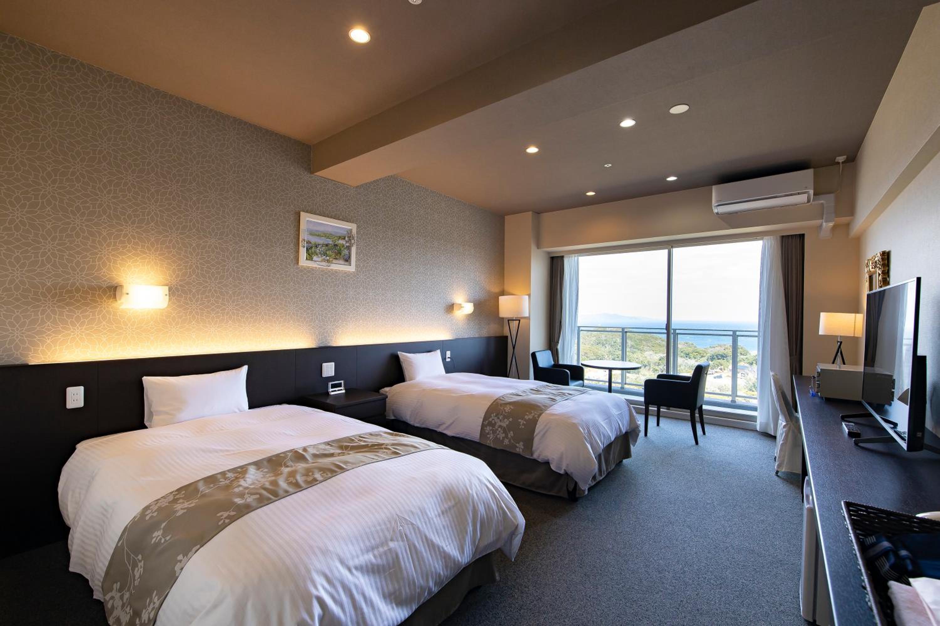 Standard Twin Room with Sea View