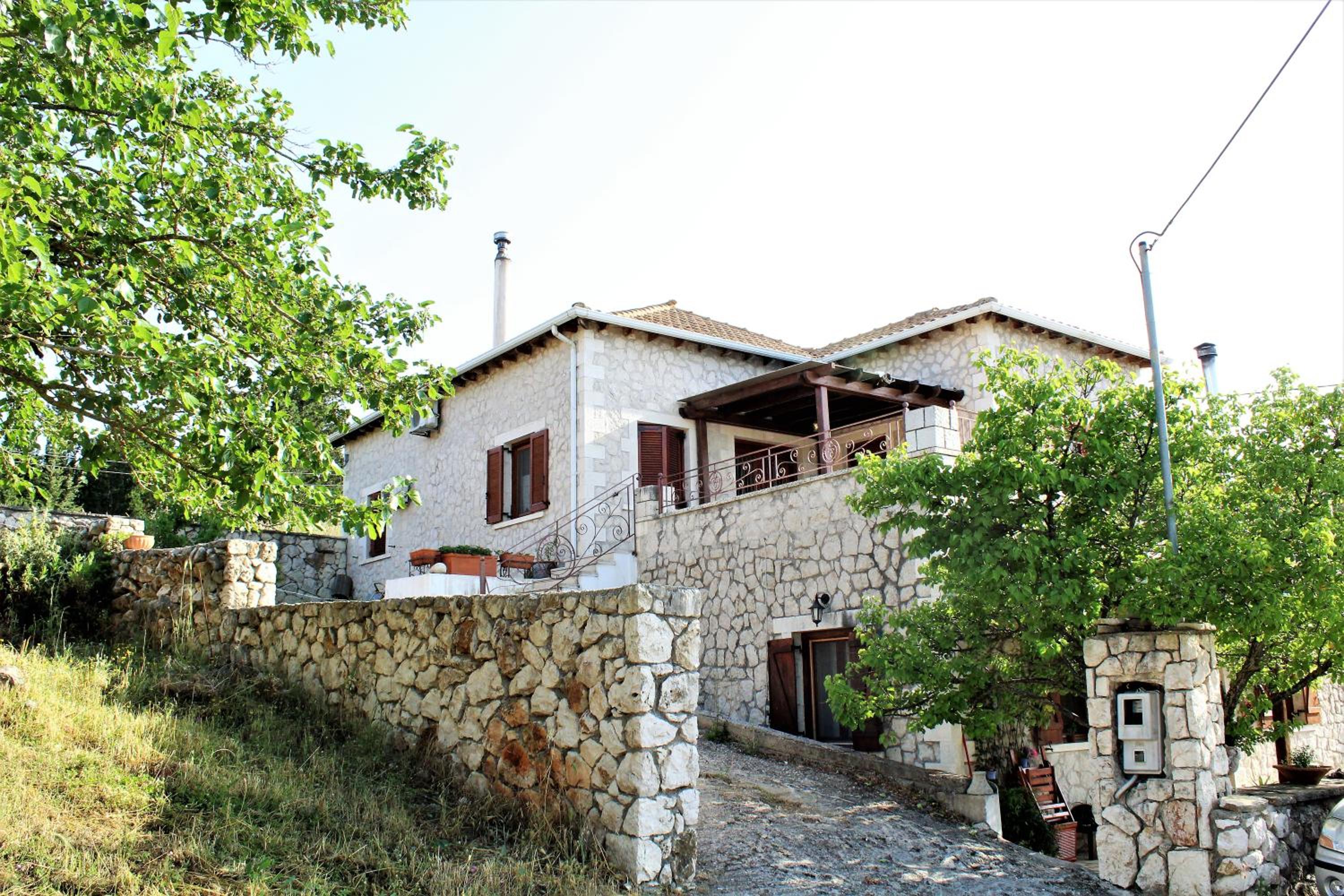 Three-Bedroom House photo 3