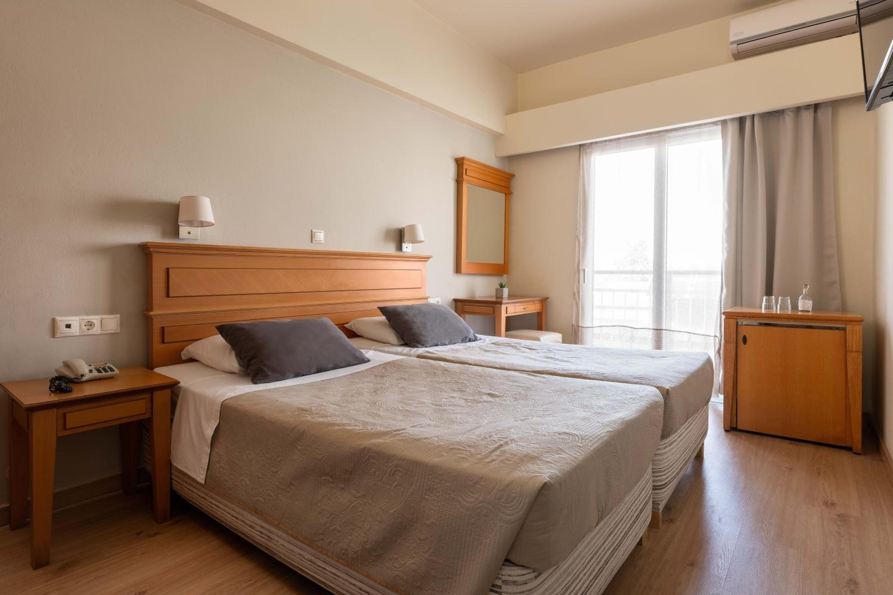 Double or Twin Room with City View photo 1