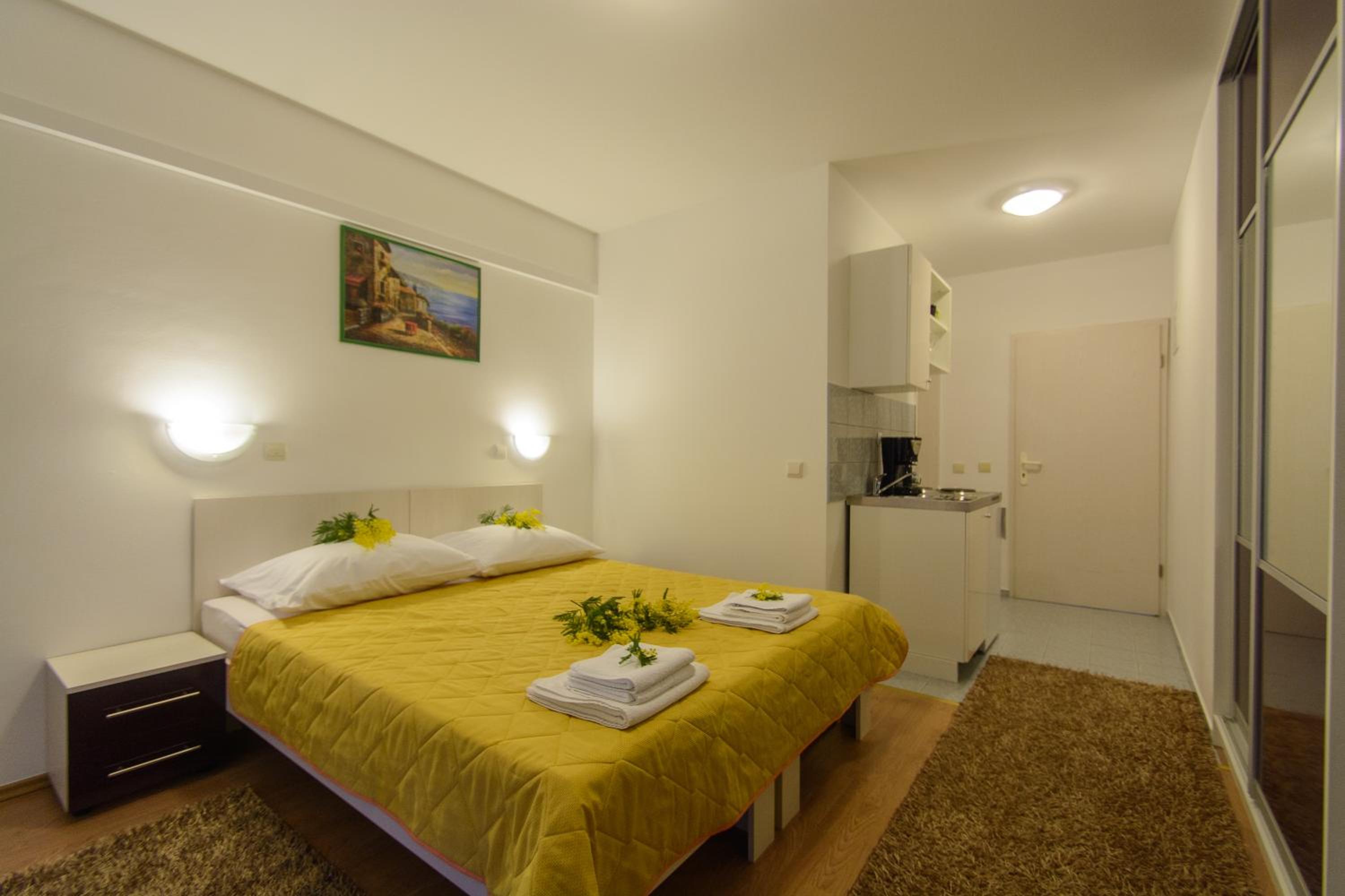 Studio with Balcony - Photo 1
