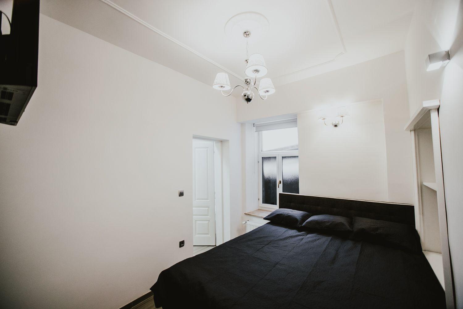 One-Bedroom Apartment - Photo 1