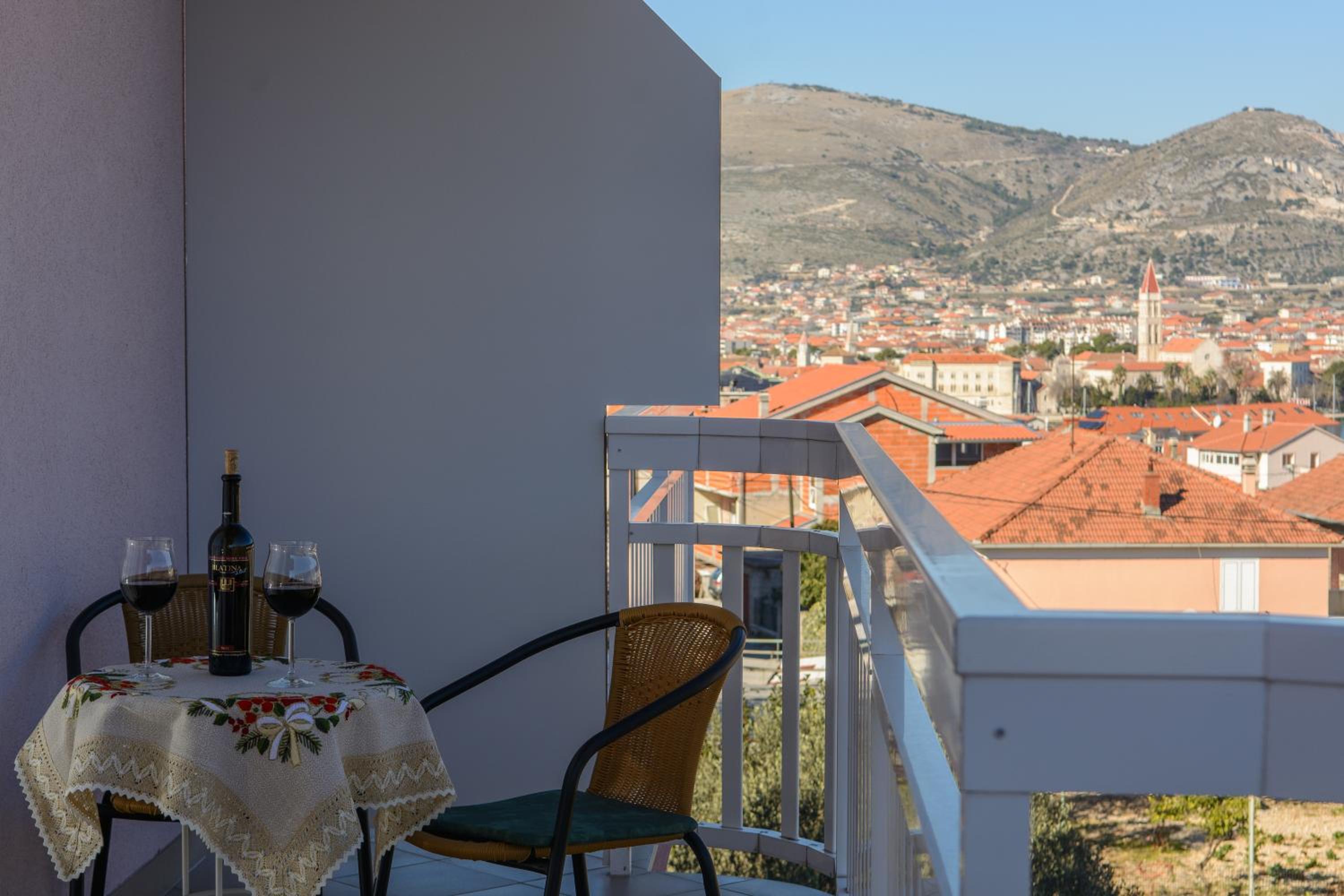 Studio with Balcony - Photo 5