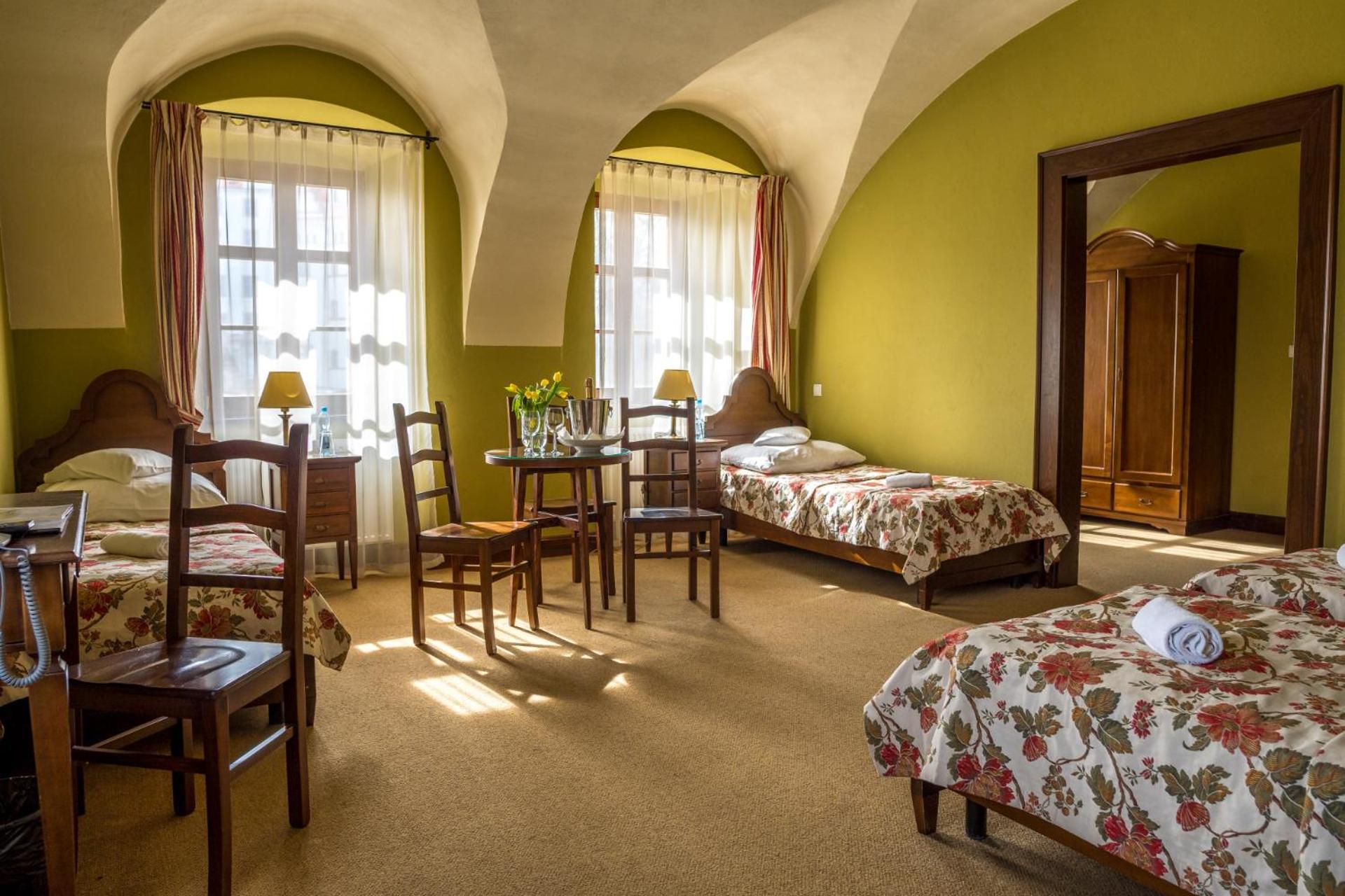 Standard Quadruple Room in Oficyna