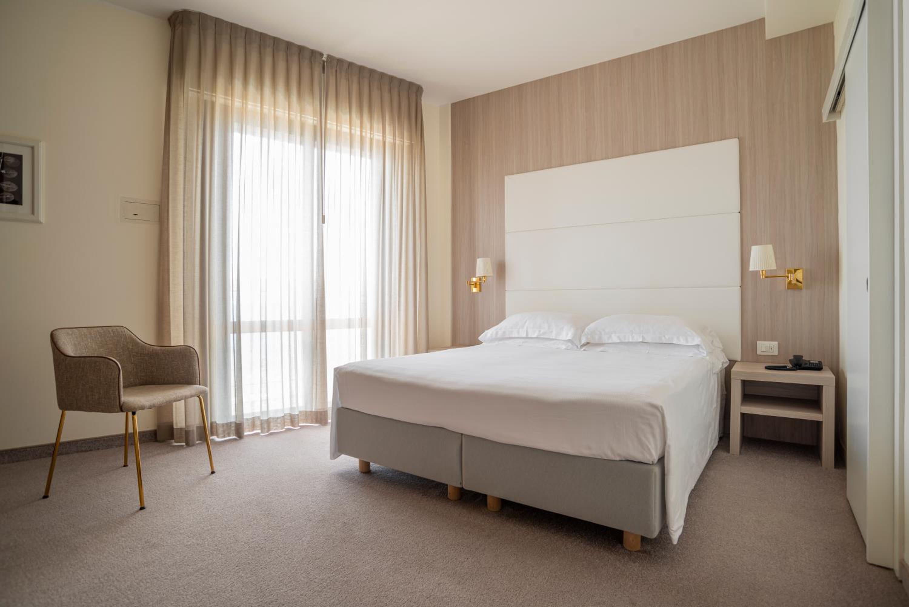 Double or Twin Room with Sea View photo 1