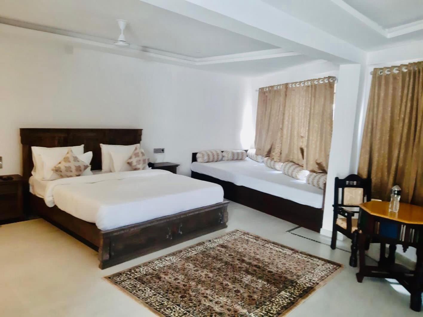 Luxury Lake View Suite - Photo 14