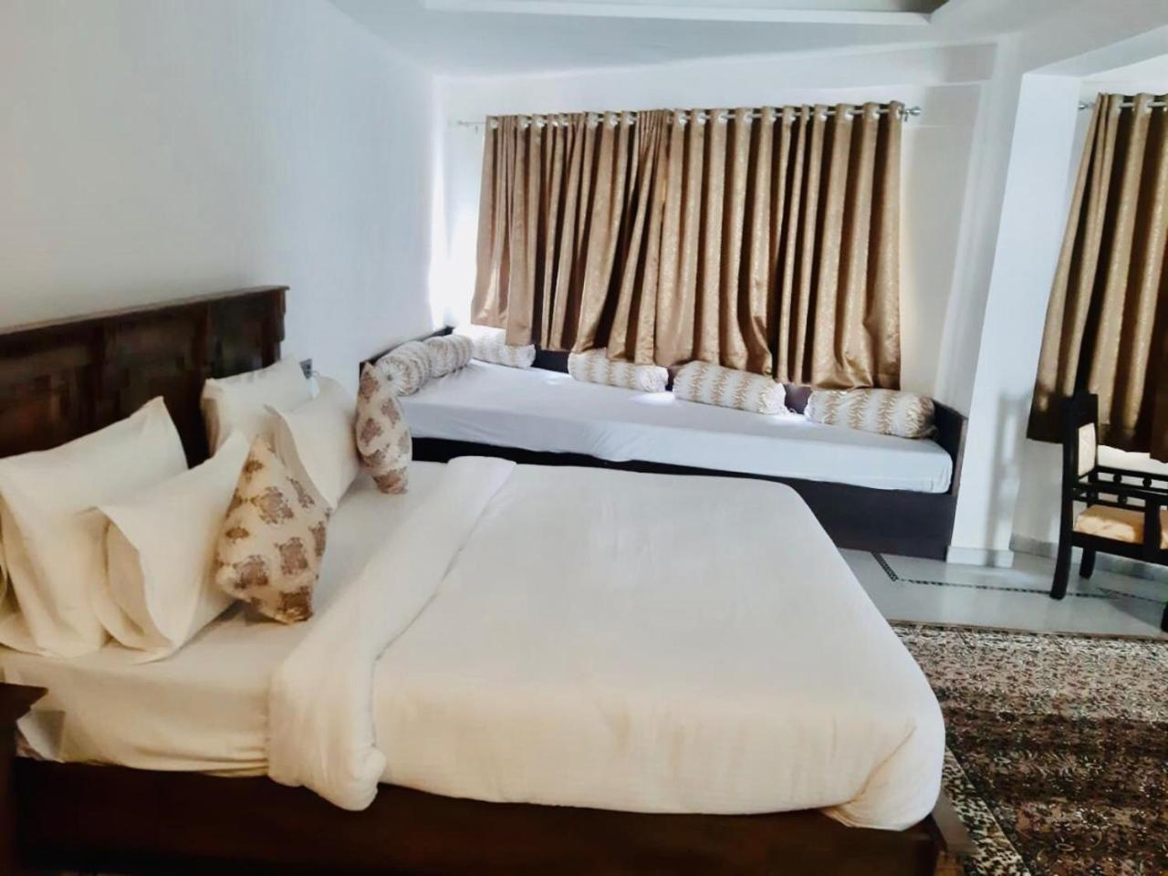 Luxury Lake View Suite - Photo 11
