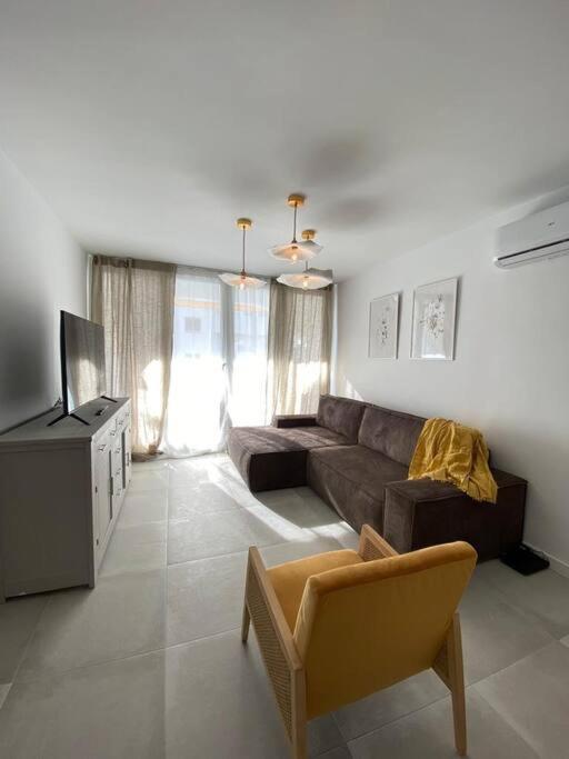Three-Bedroom Apartment photo 2