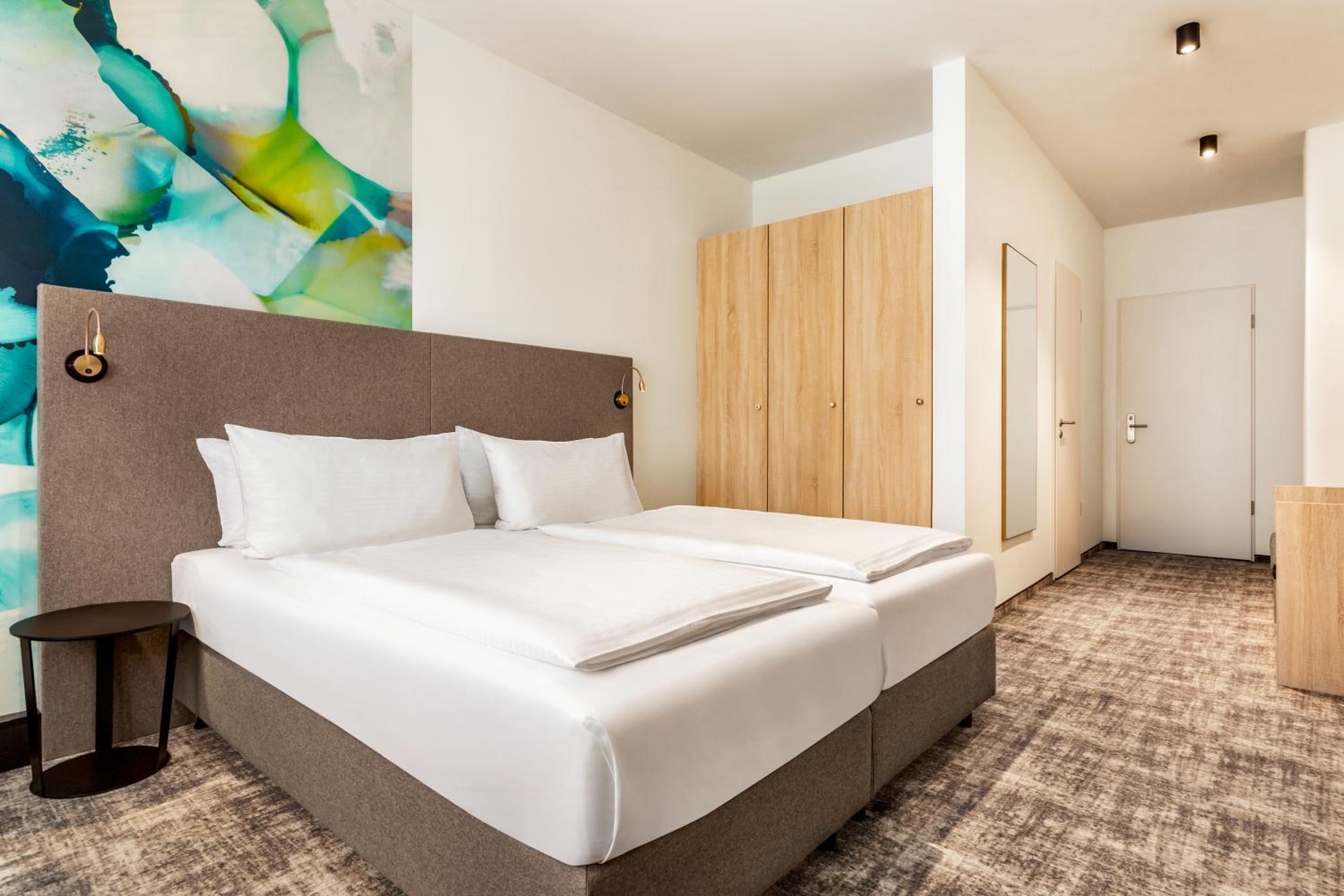 Standard Twin Room - Non-Smoking - Photo 1
