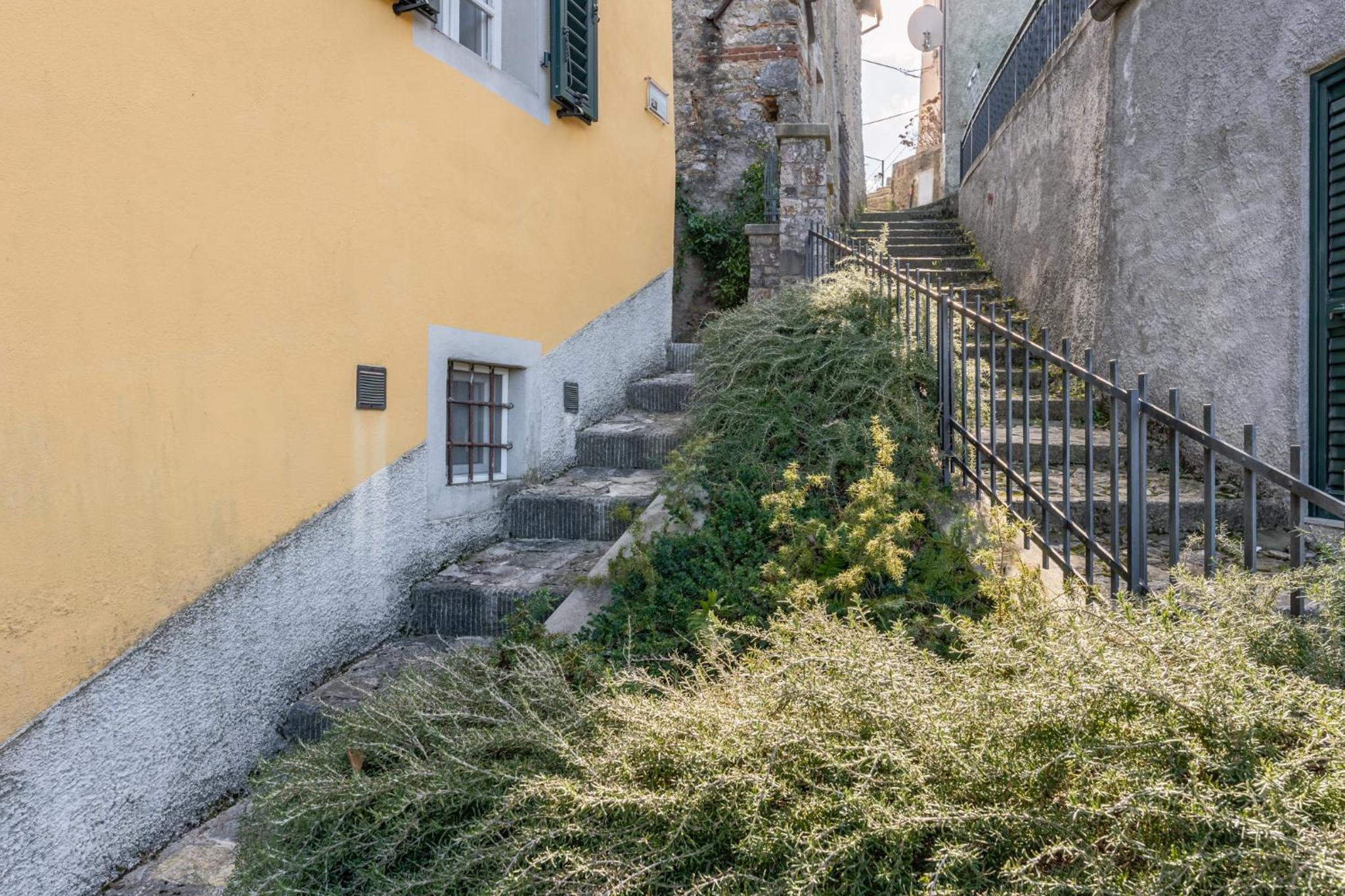 One-Bedroom Apartment with Garden photo 2
