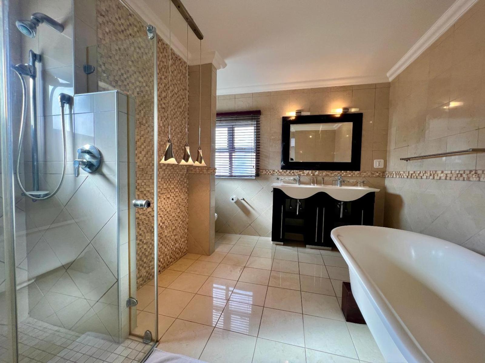 Deluxe King Room photo 2