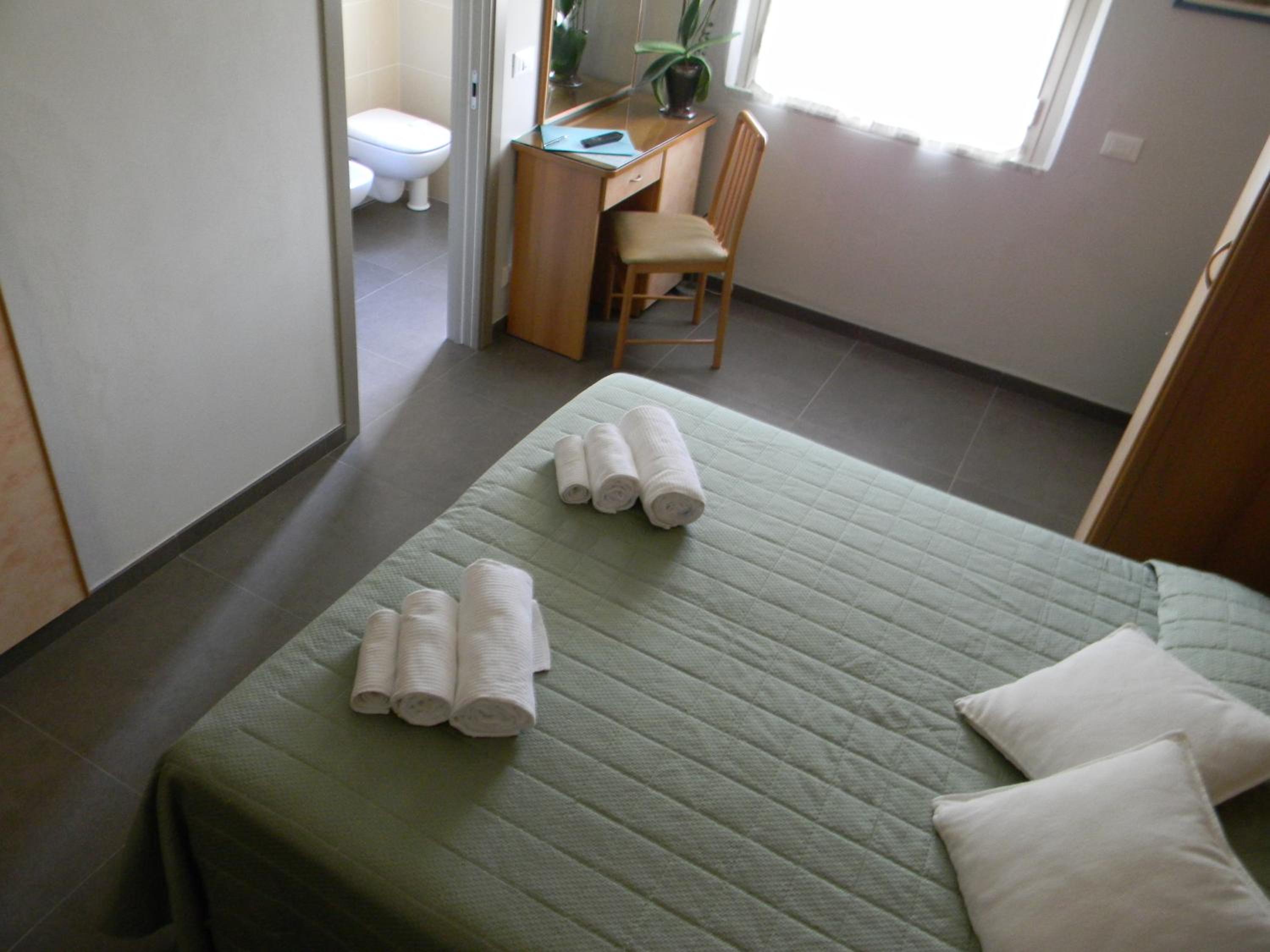 Double or Twin Room - Photo 2