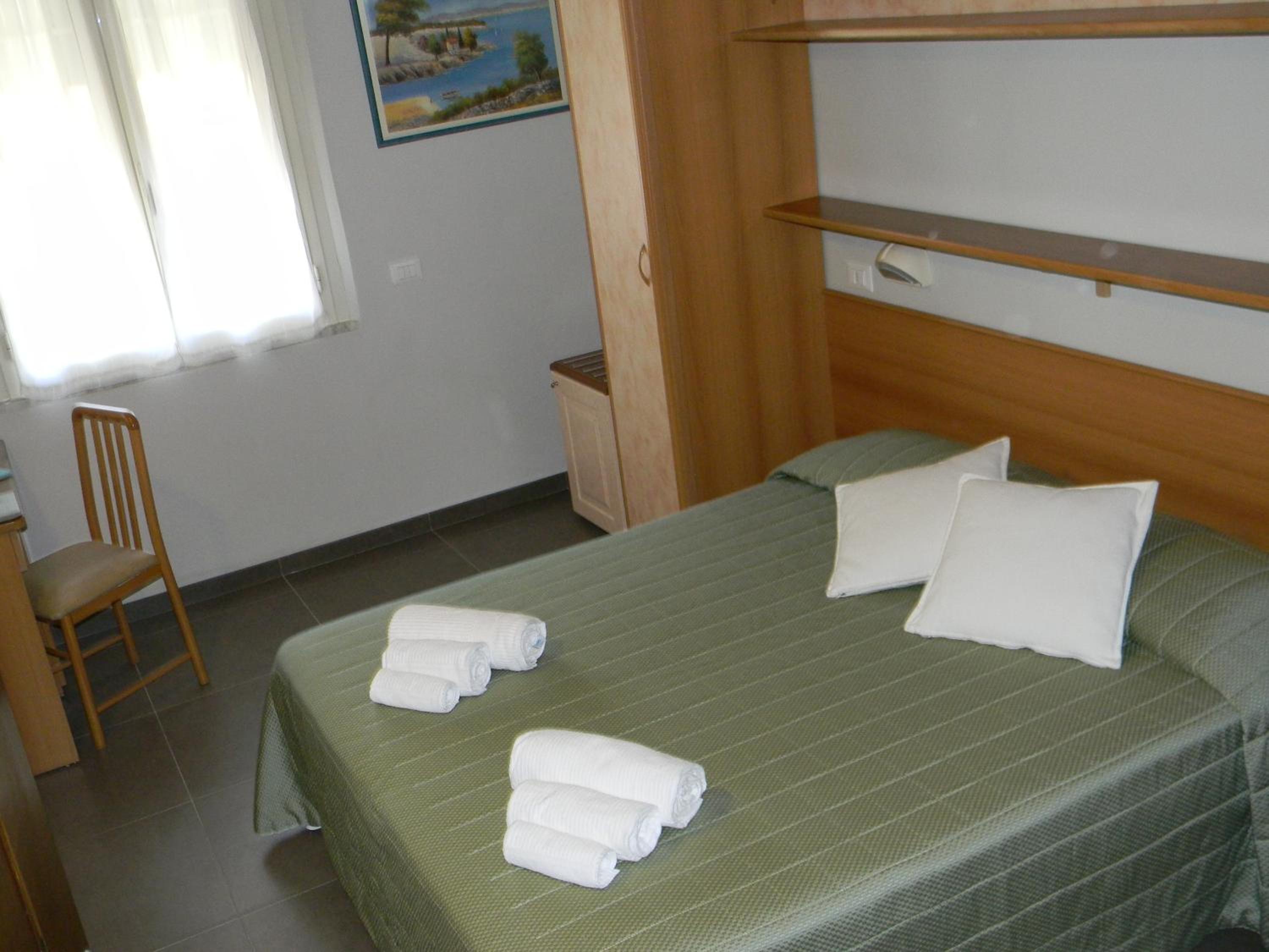Double or Twin Room - Photo 5