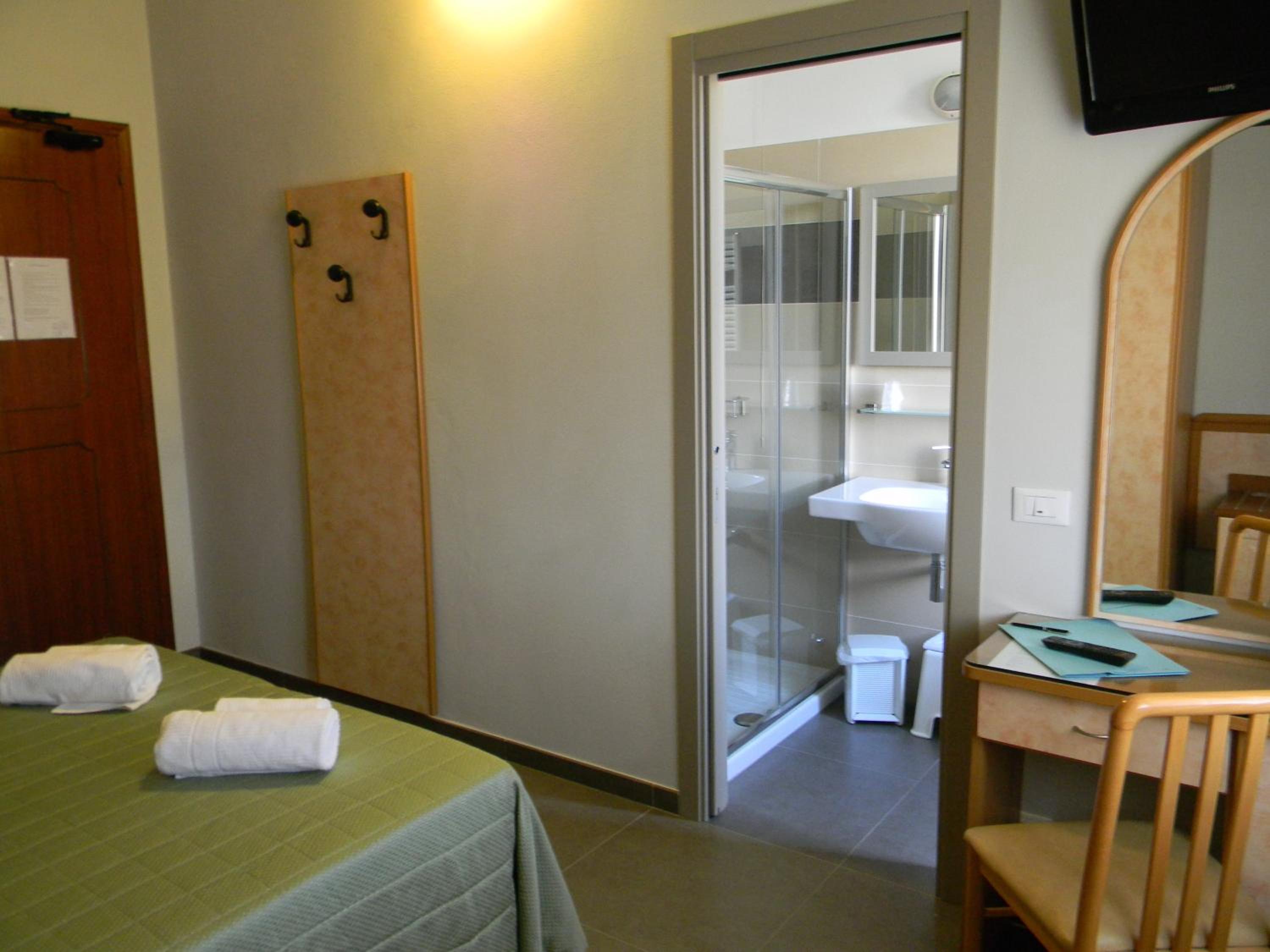 Double or Twin Room - Photo 3