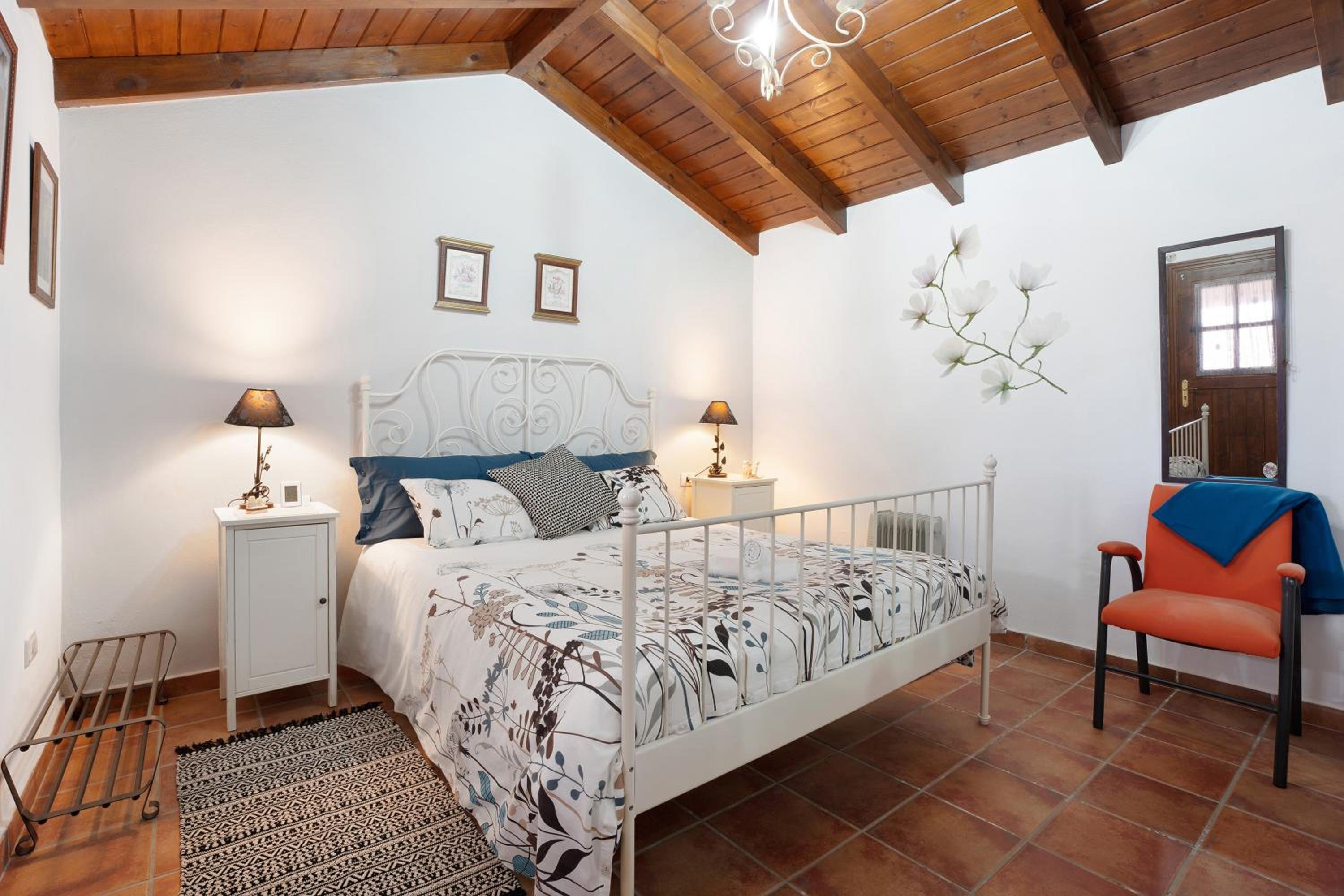 Three-Bedroom House photo 3