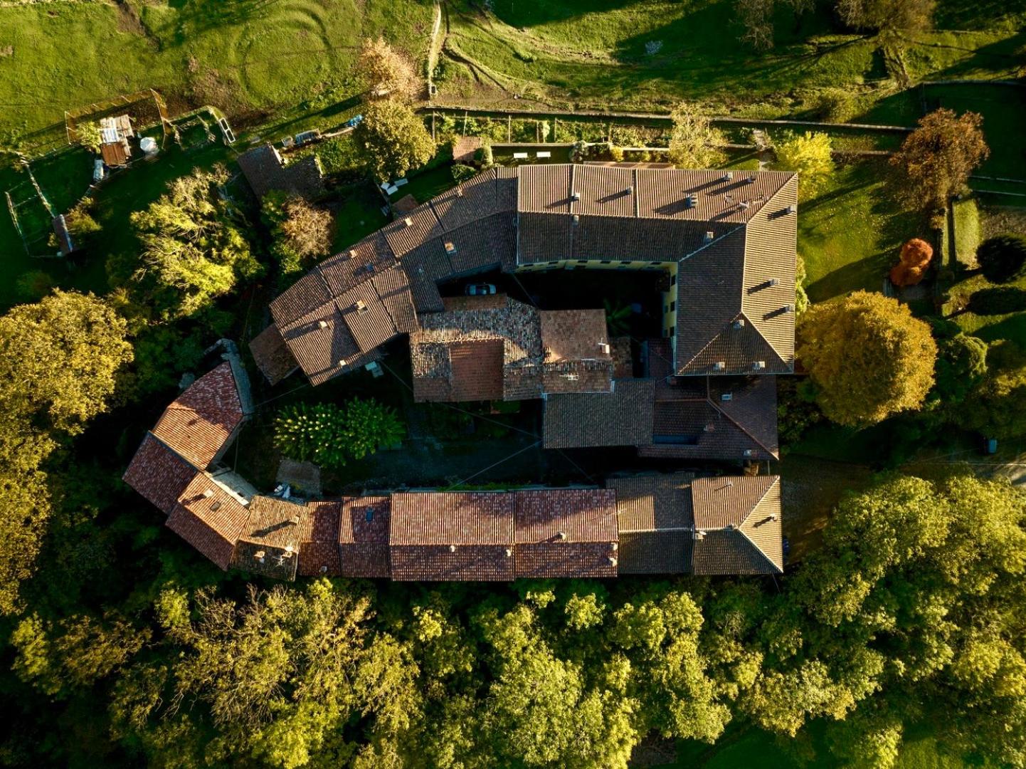 Three-Bedroom Apartment with Mountain View photo 3
