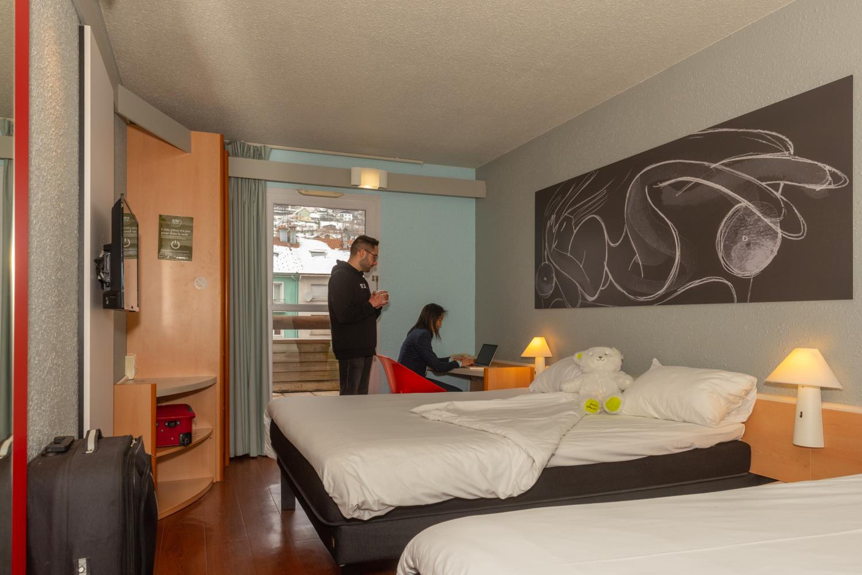 Standard Double Room with One Double and One Single Bed - Non-Smoking - Photo 13