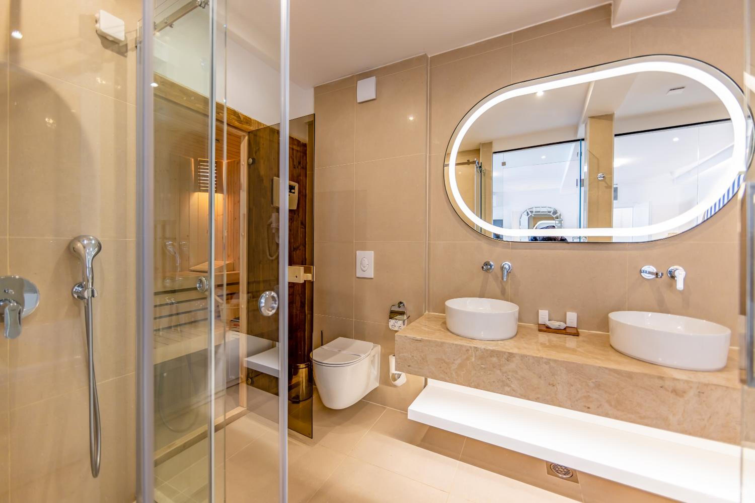 Superior Apartment with Sauna, Spa Bath and Side Lake View - Photo 15