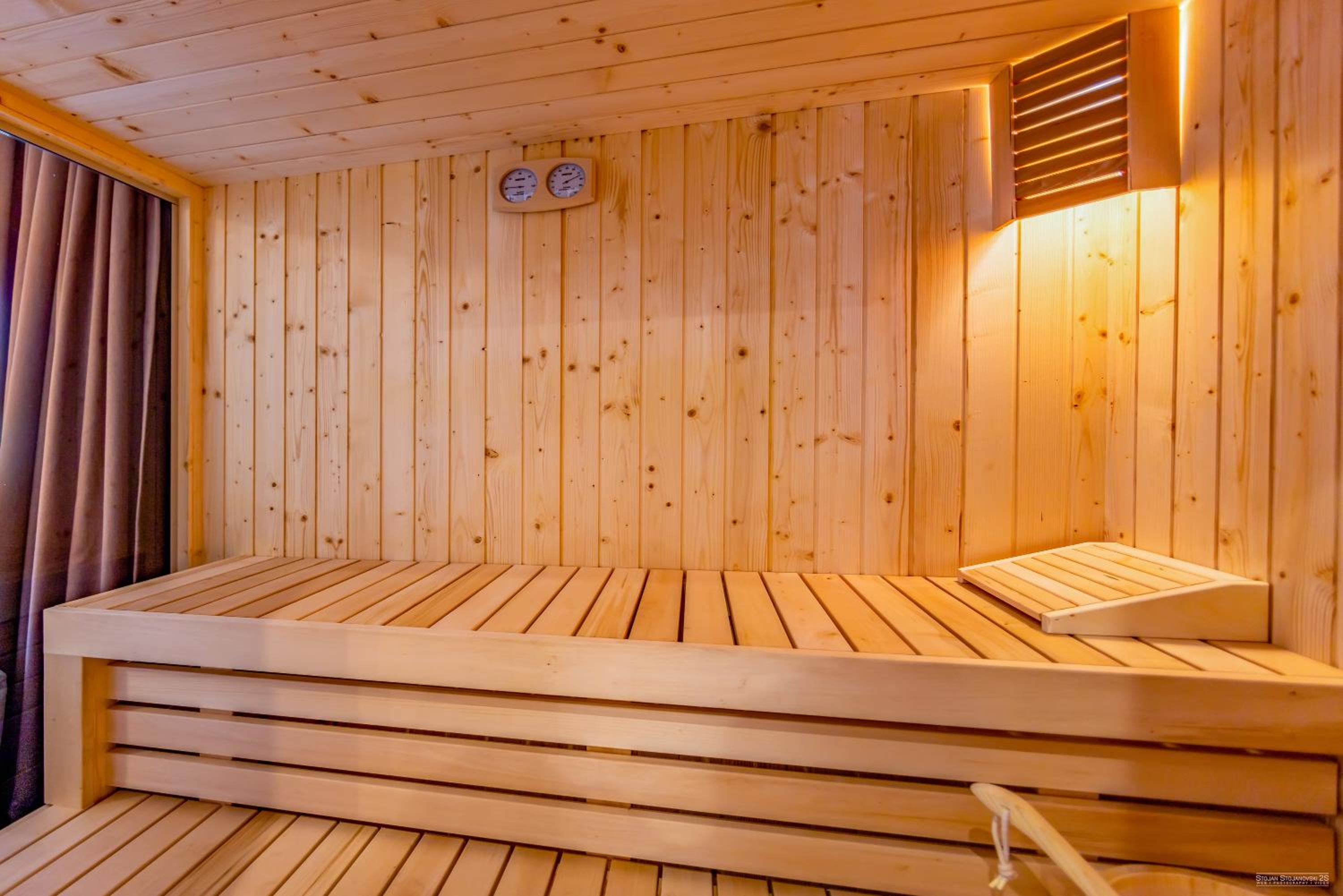 Superior Apartment with Sauna, Spa Bath and Side Lake View - Photo 6