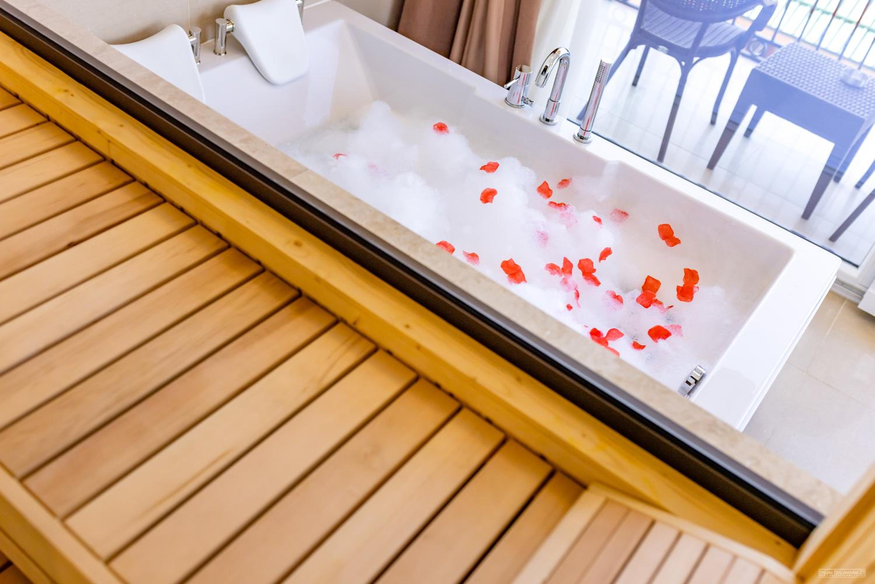 Superior Apartment with Sauna, Spa Bath and Lake View - Photo 2