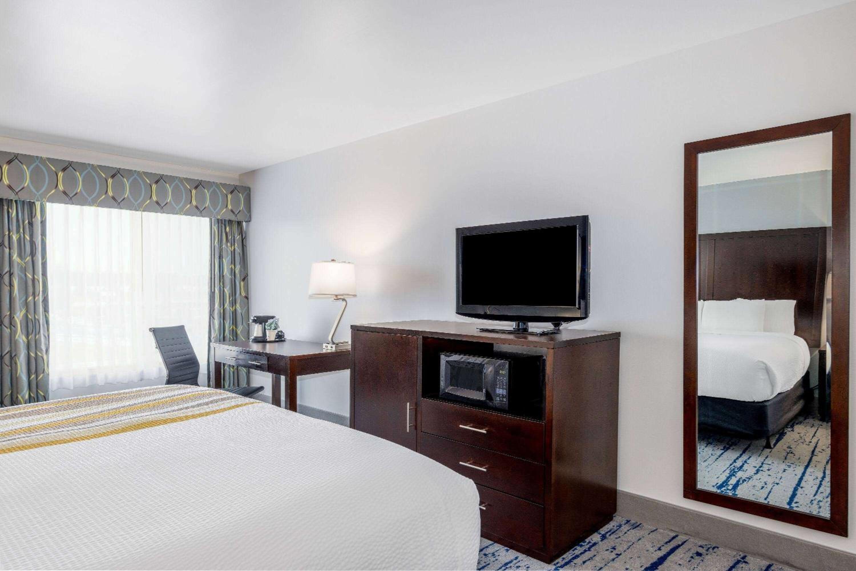 King Room - Mobility Access/Non-Smoking photo 2