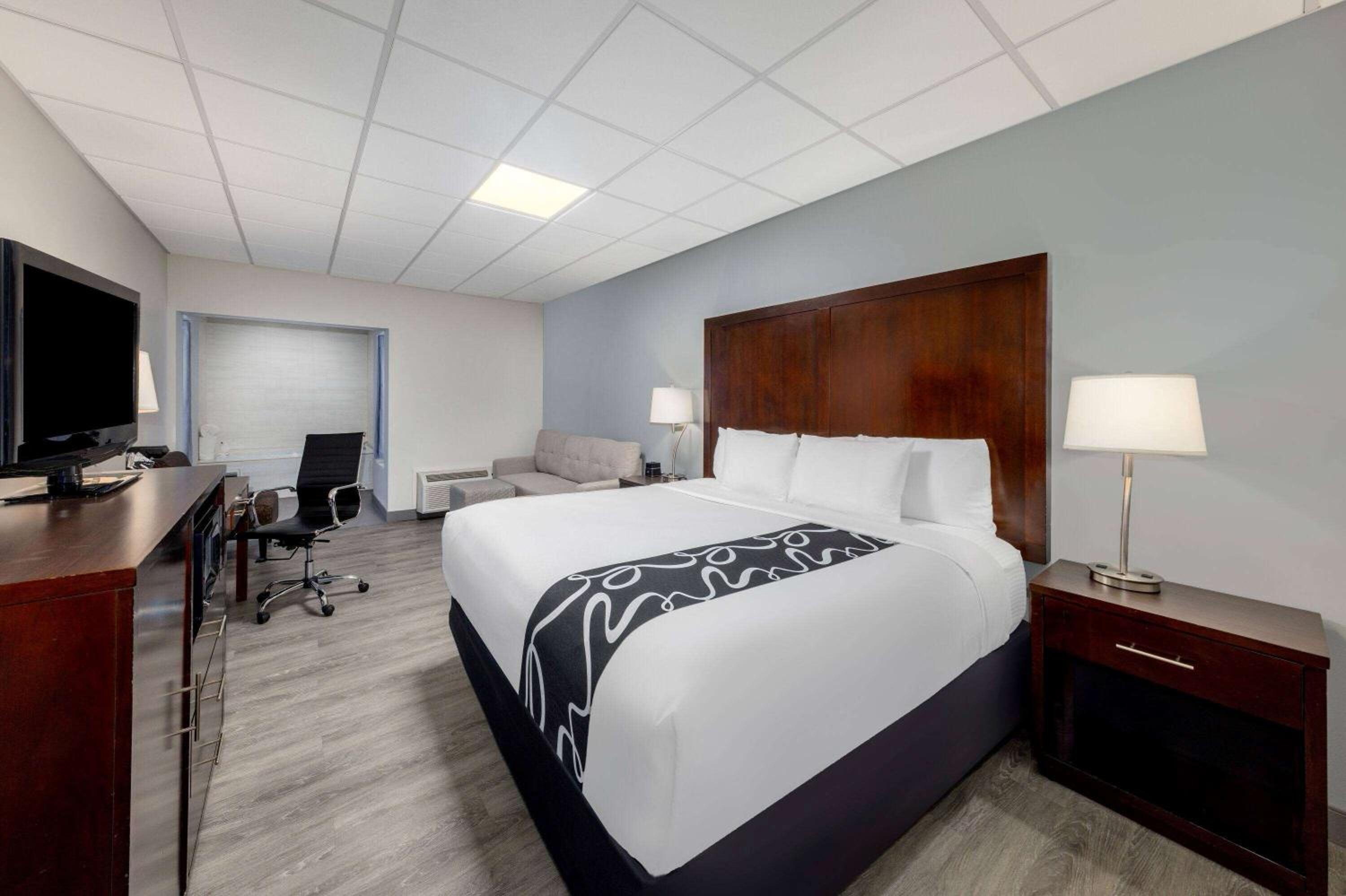 King Studio Suite - Non-Smoking - Photo 2