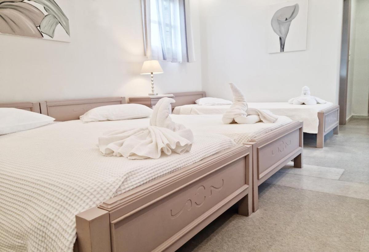 Quadruple Room with Sea View and Balcony photo 3