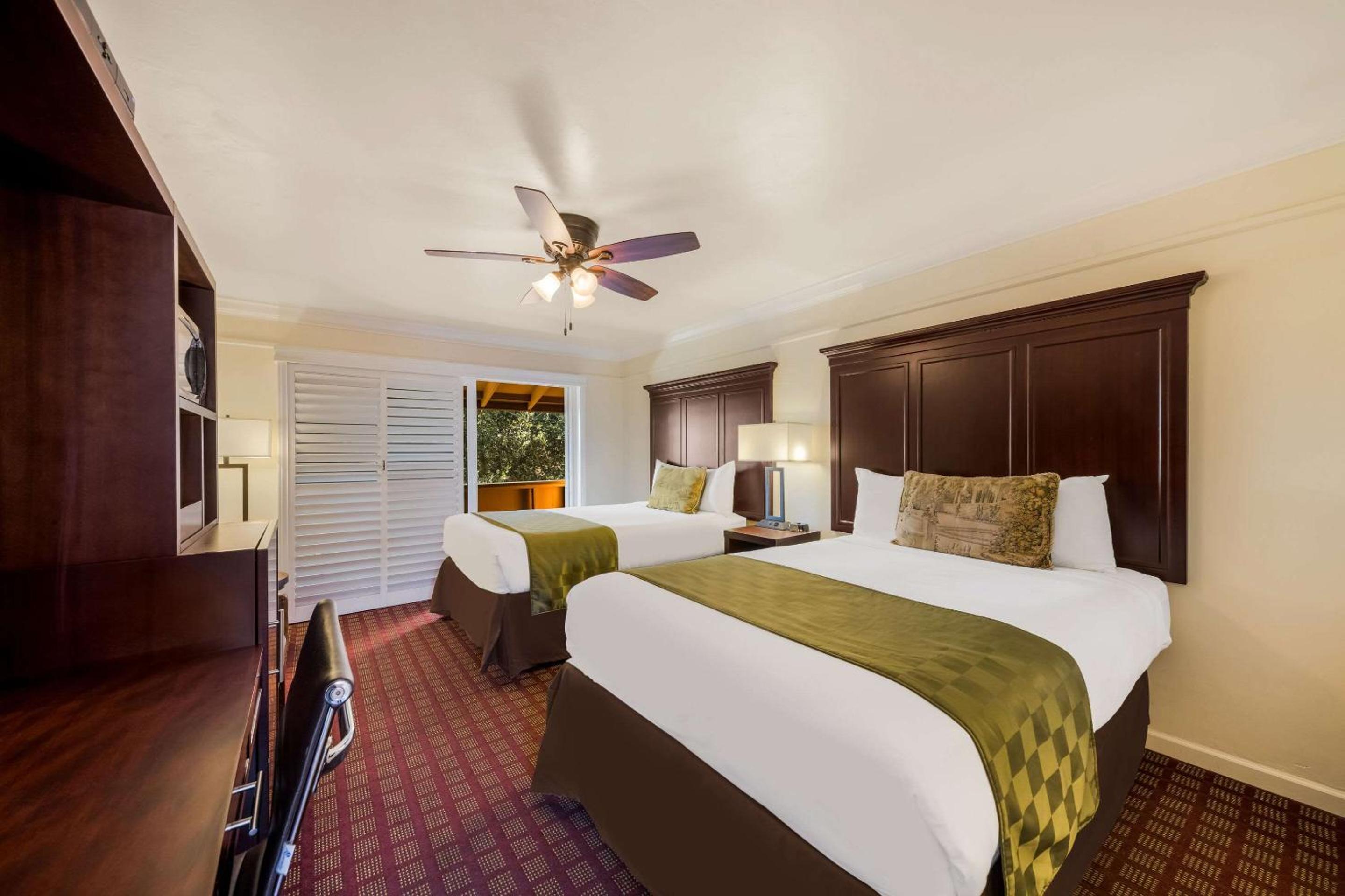 Double Room with Two Double Beds - Non Smoking - Photo 1