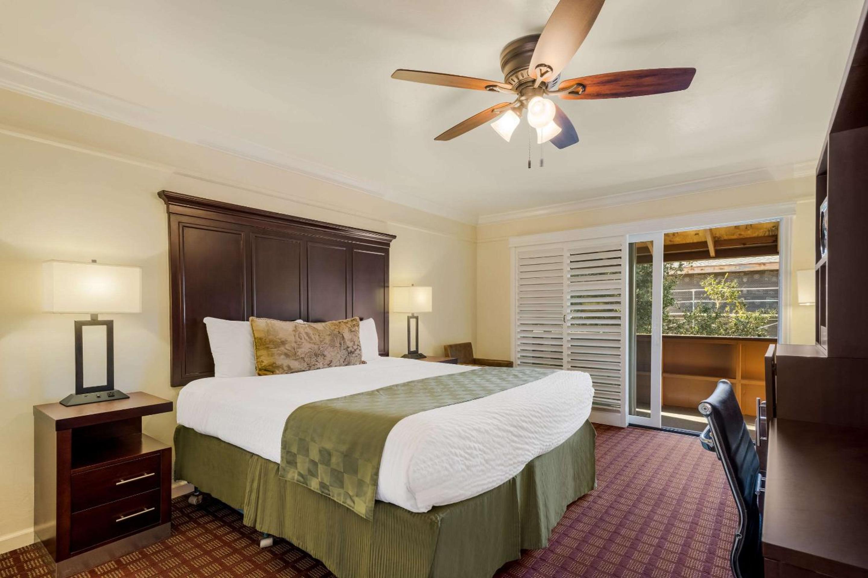 King Room - Non Smoking - Photo 1