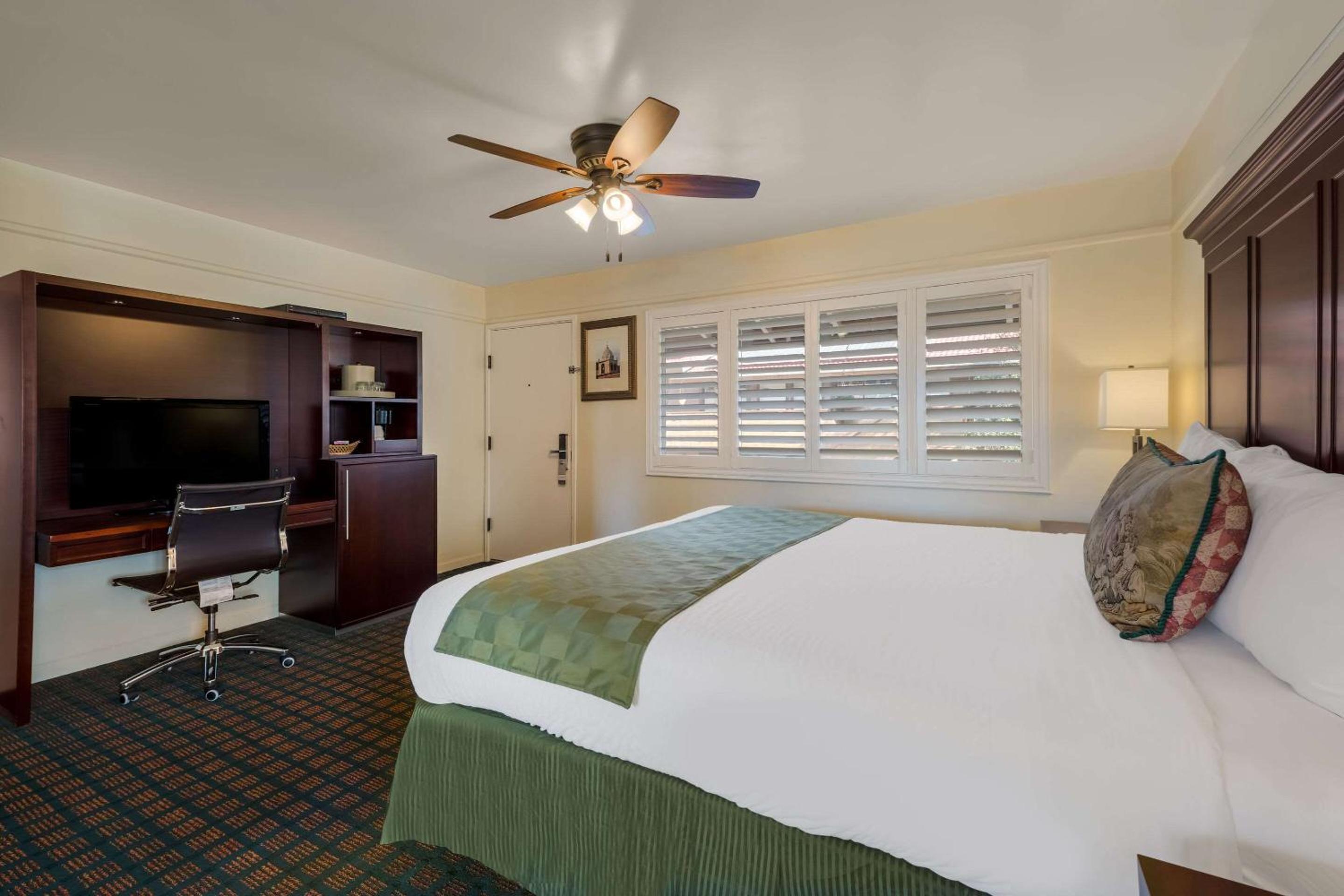 King Suite - Non Smoking - Photo 2