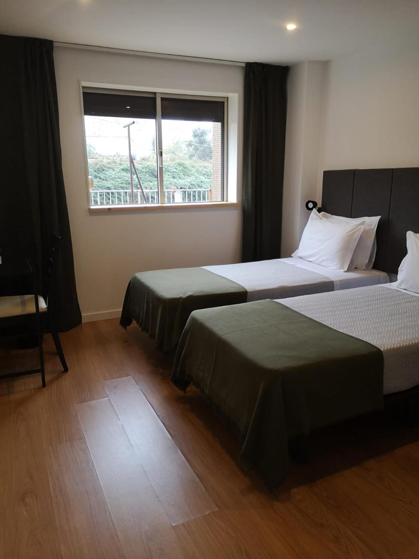 Twin Room with Private Bathroom - Photo 7