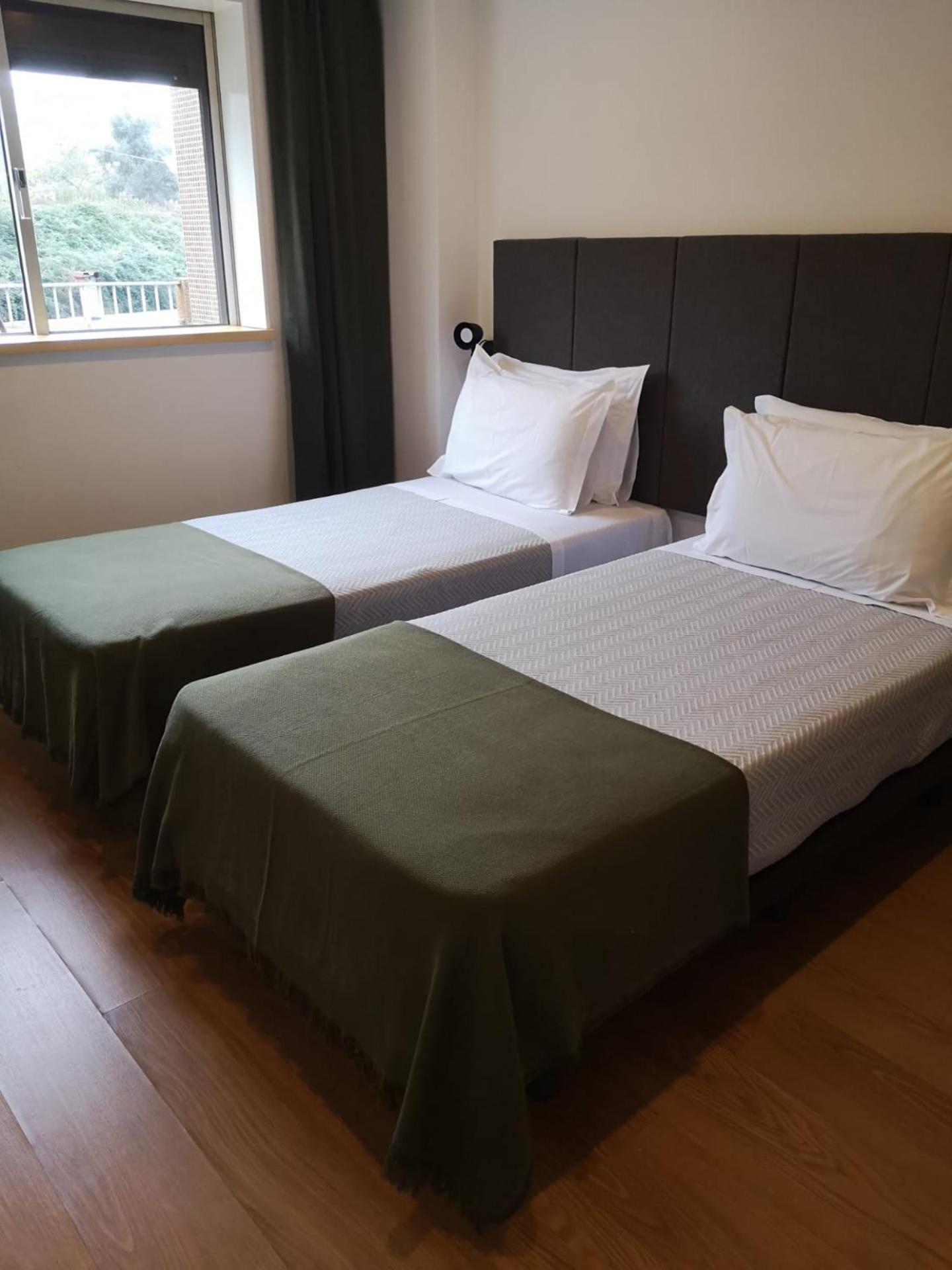 Twin Room with Private Bathroom - Photo 8