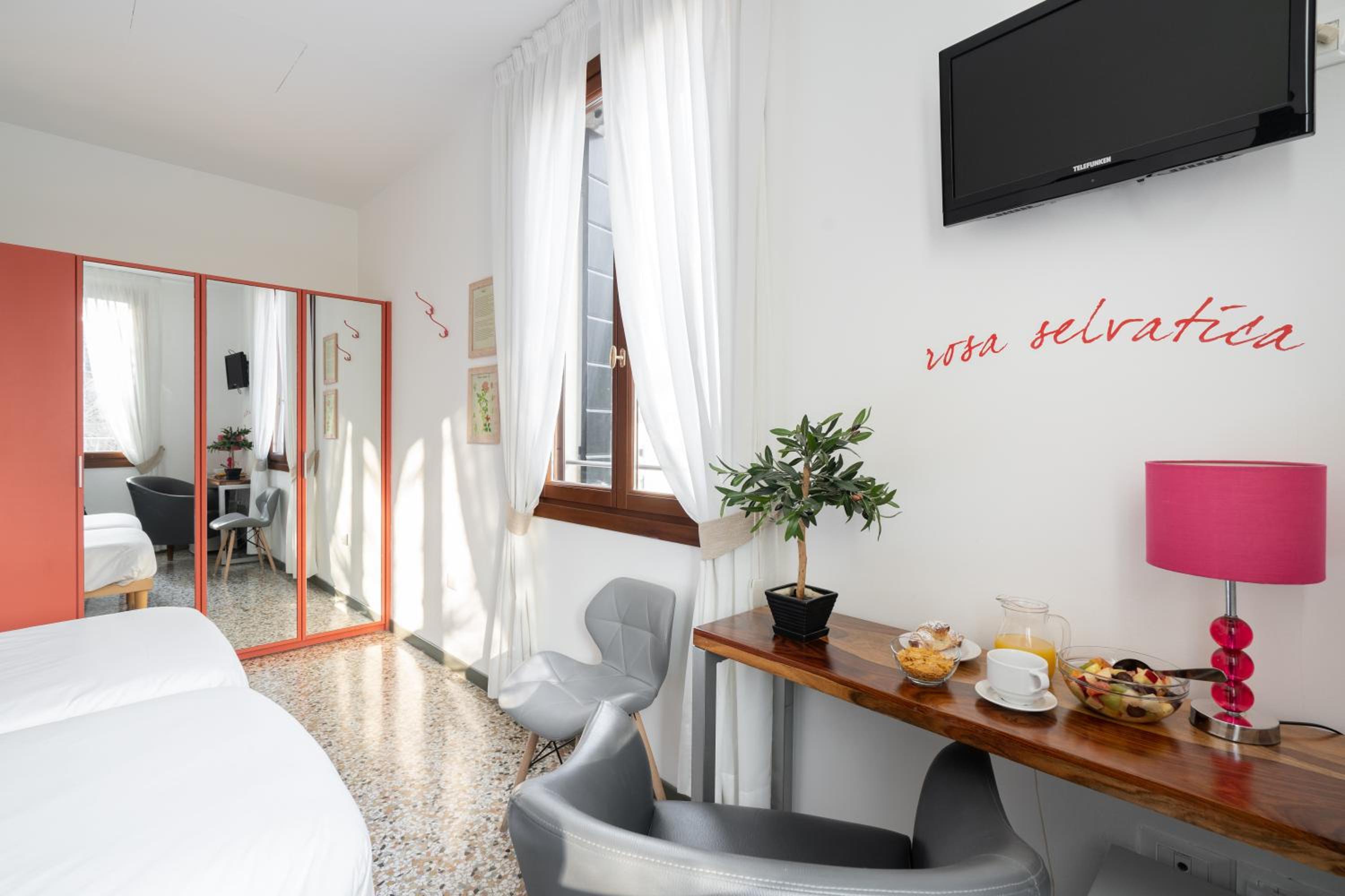 Standard Double Room photo 2