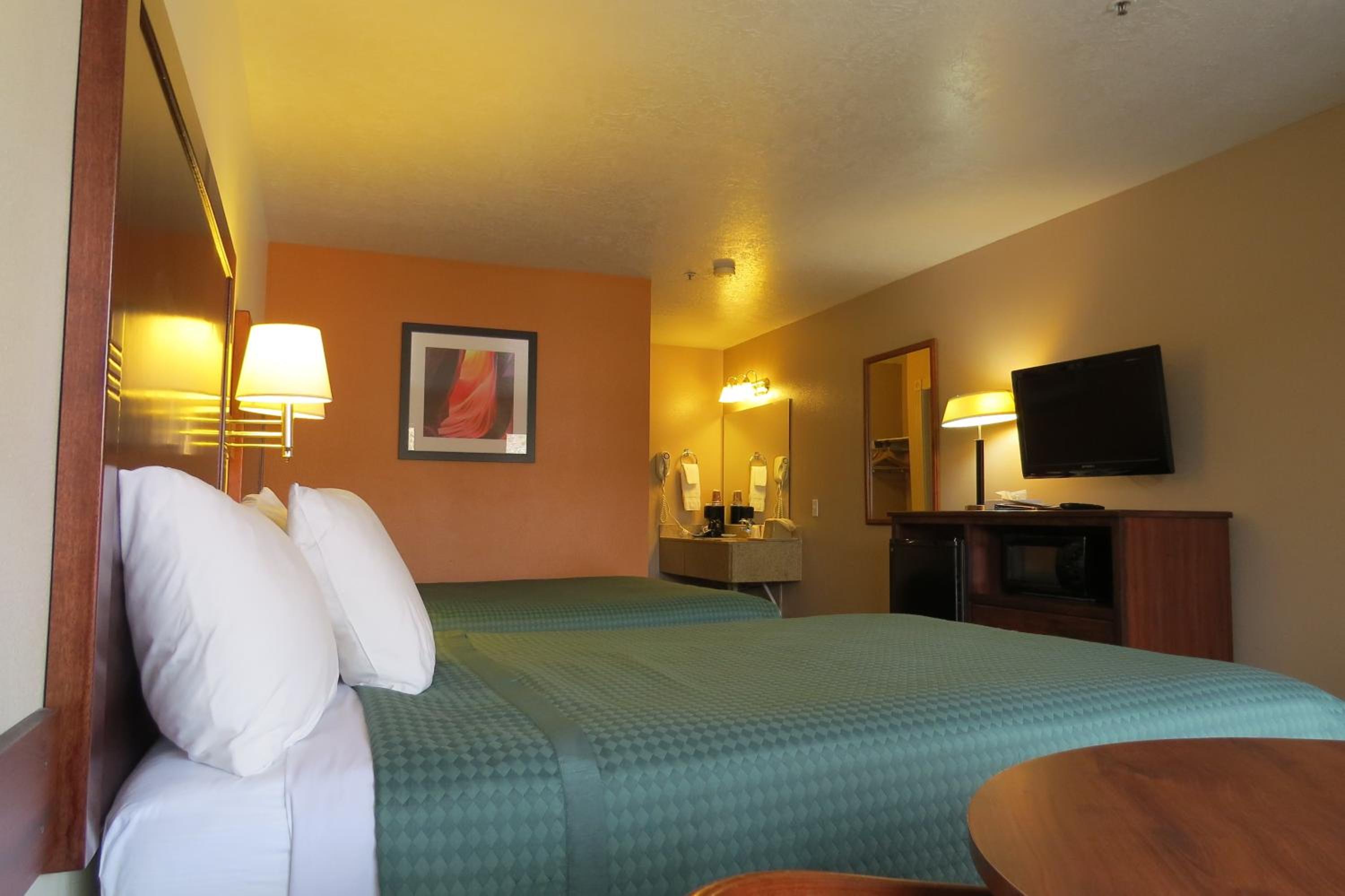 Queen Room with Pool View photo 1