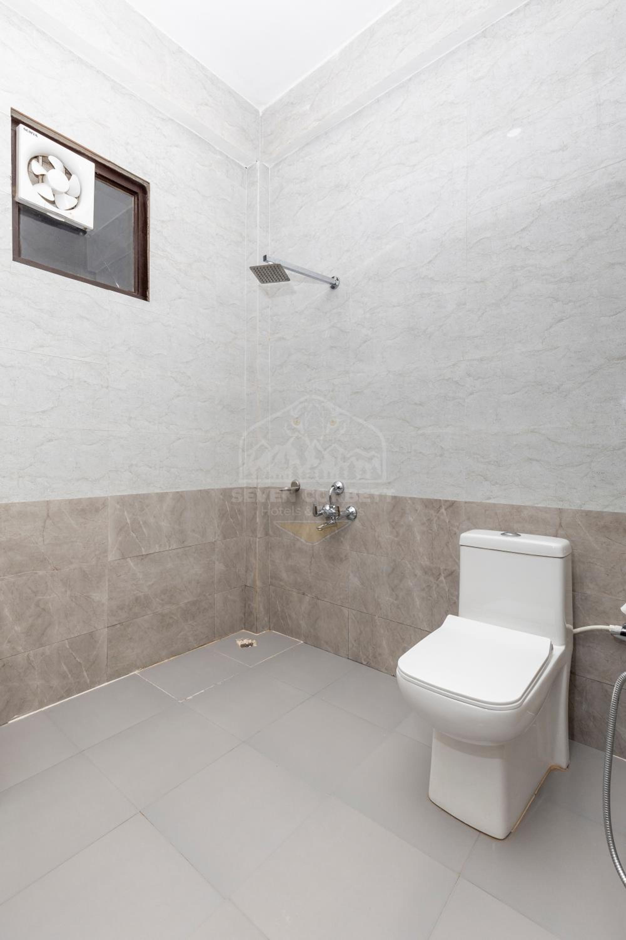 Deluxe Double Room (2 Adults + 1 Child) photo 3