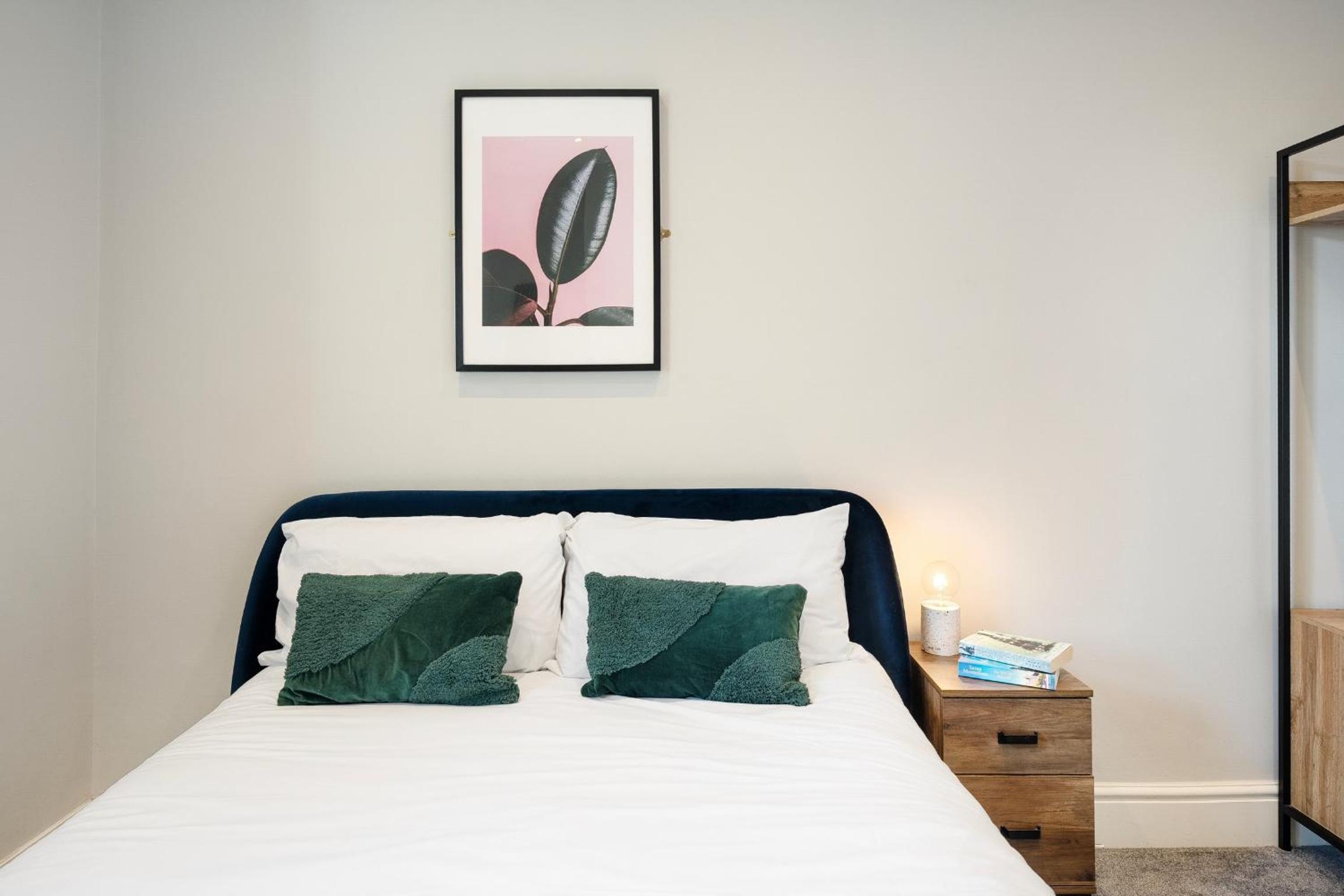 One-Bedroom Premium Apartment - Photo 28