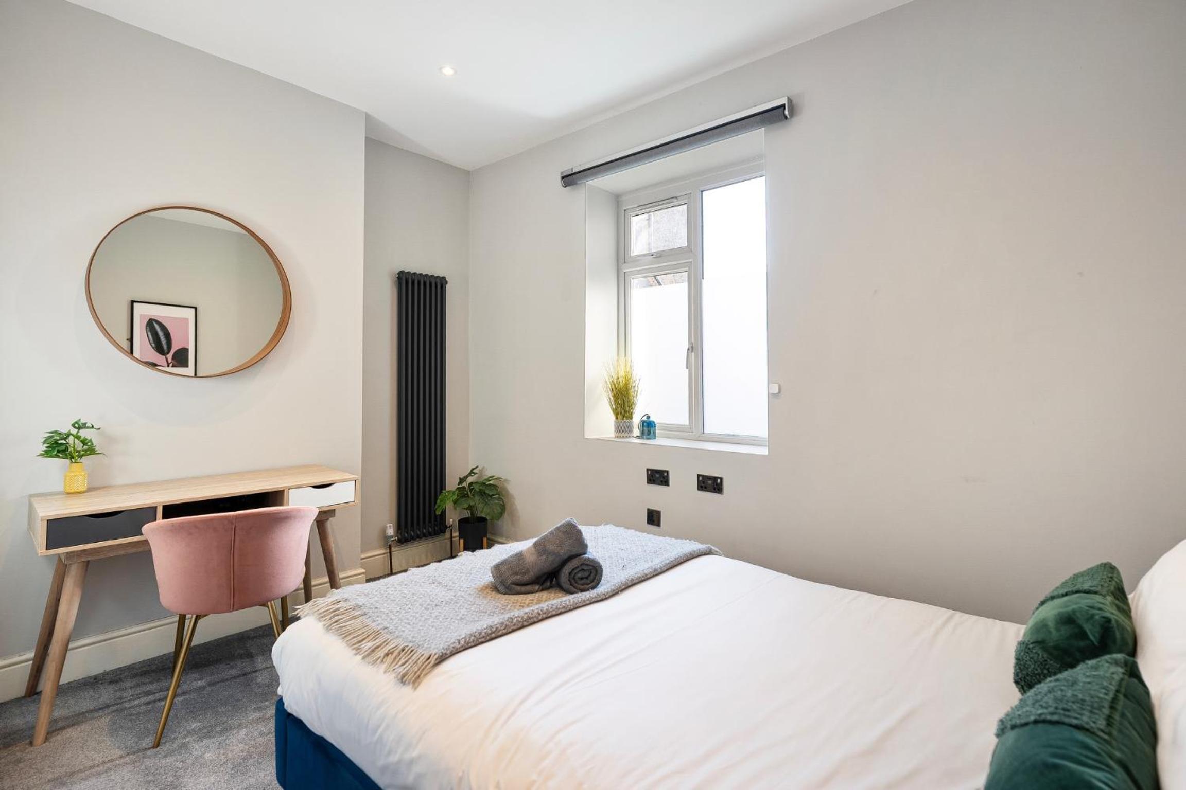 One-Bedroom Premium Apartment - Photo 14