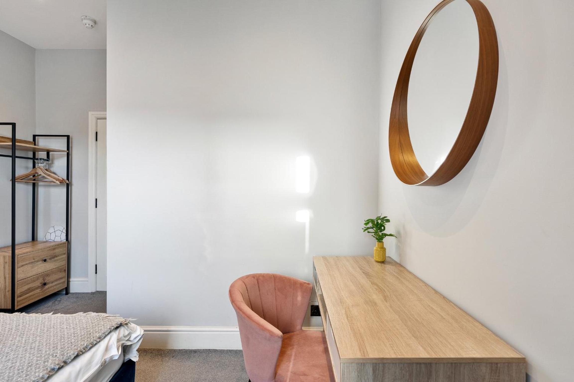 One-Bedroom Premium Apartment - Photo 20