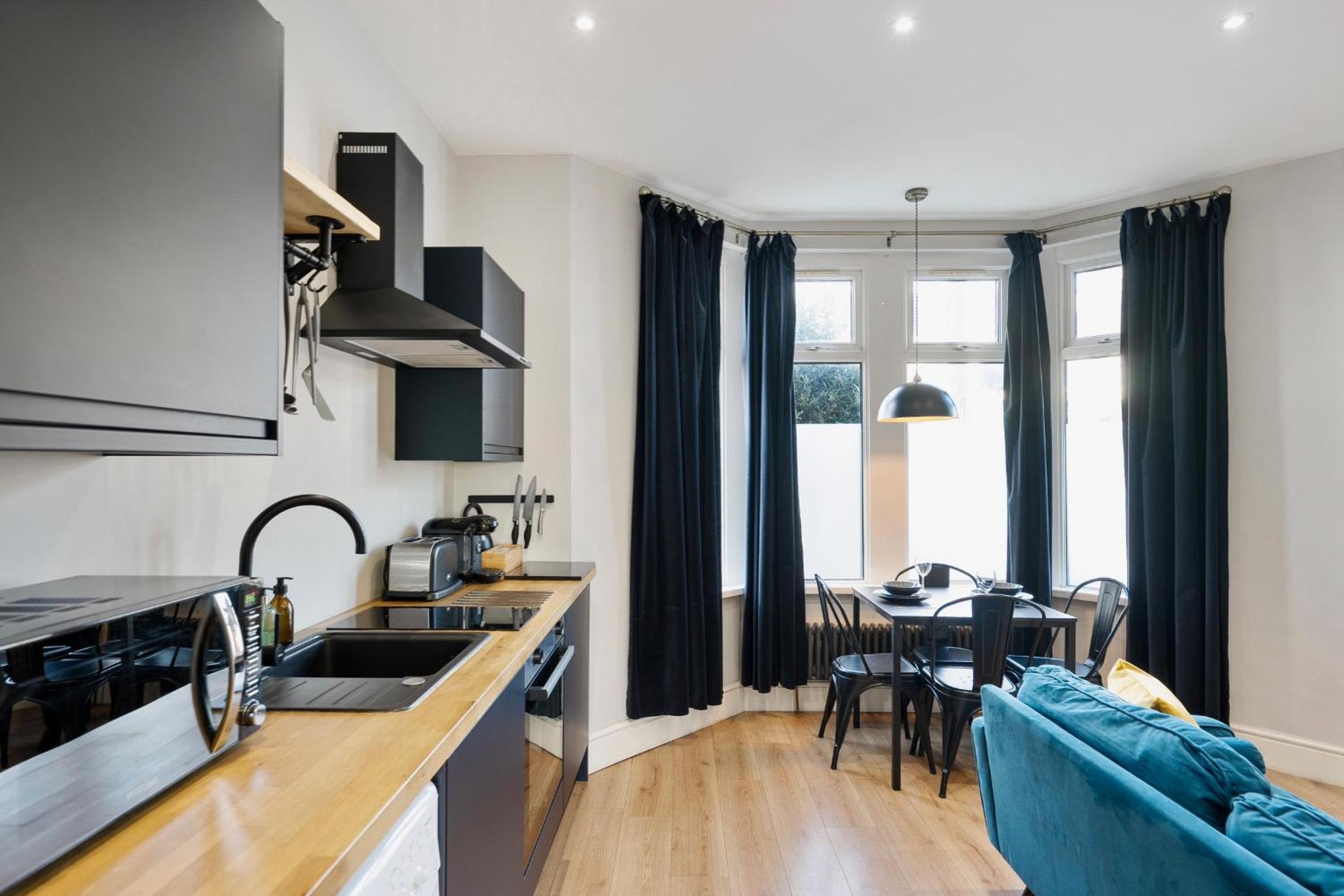 One-Bedroom Premium Apartment - Photo 25