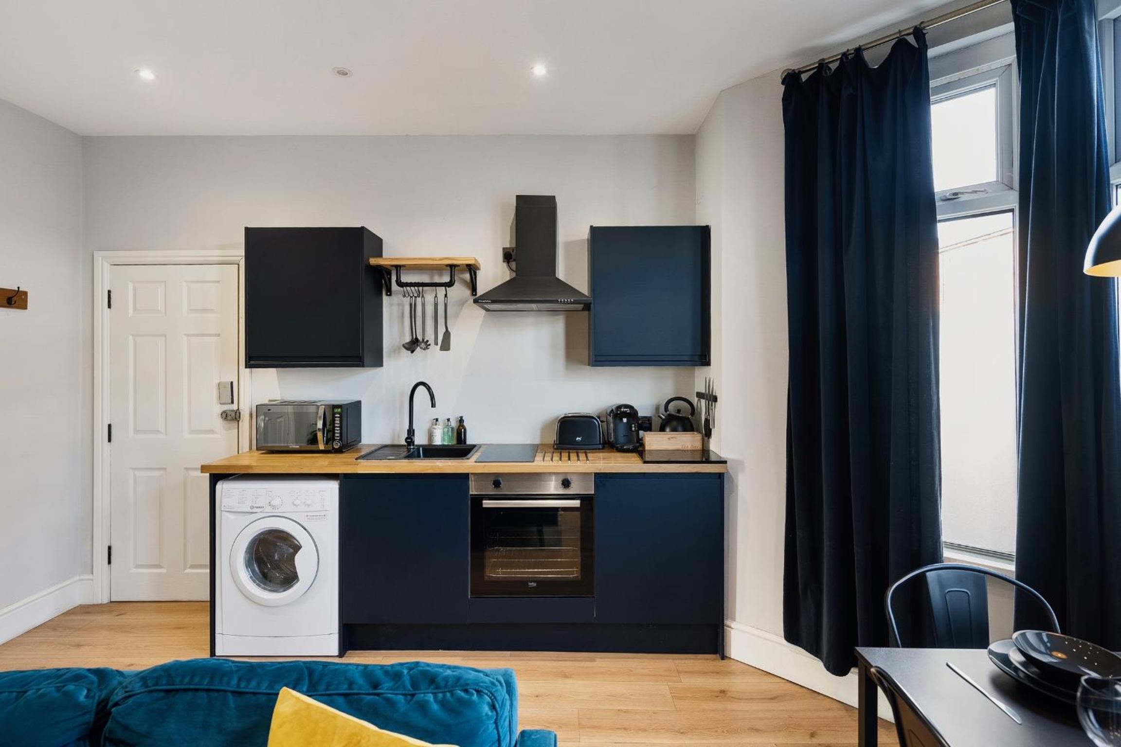 One-Bedroom Premium Apartment - Photo 21