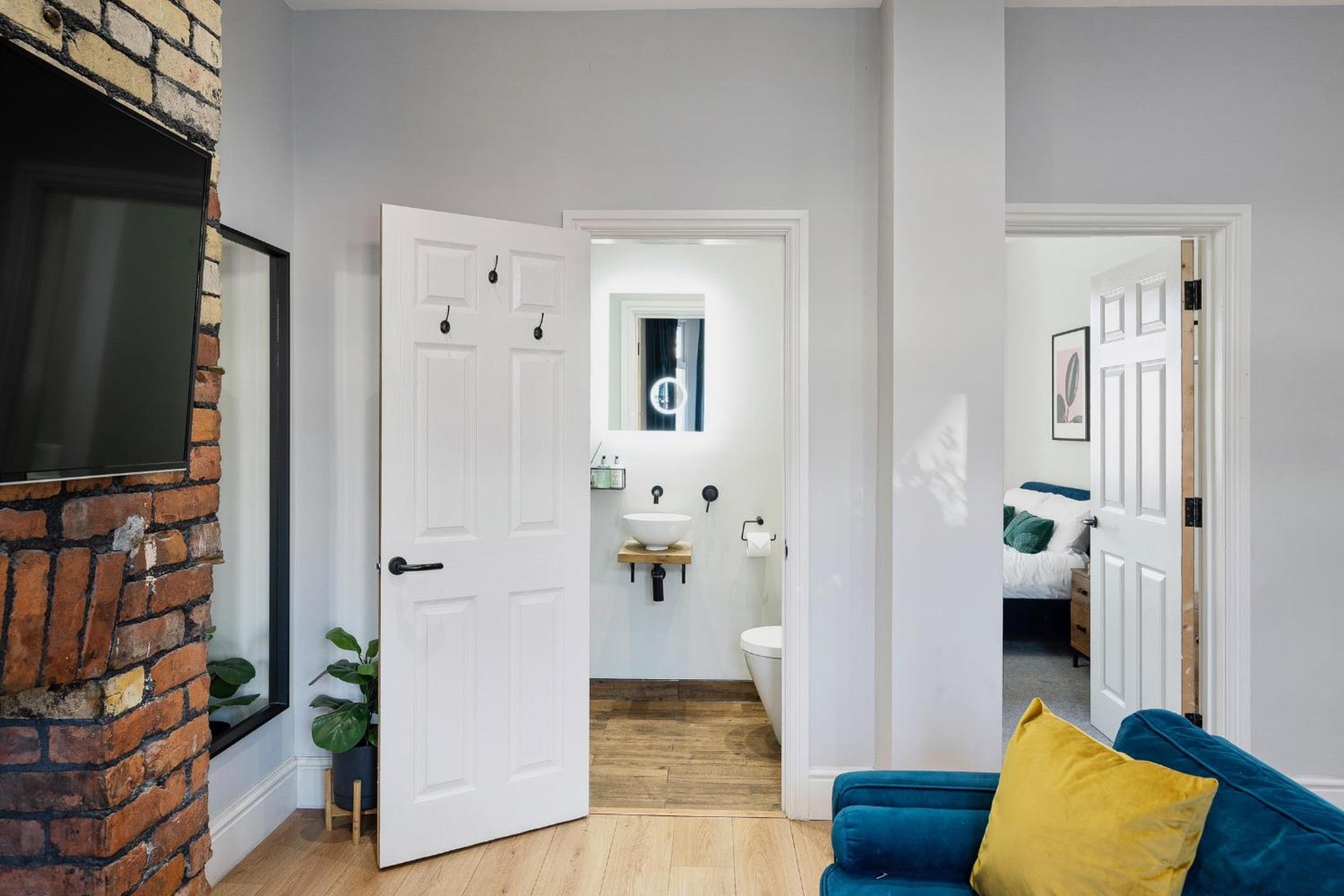 One-Bedroom Premium Apartment - Photo 8