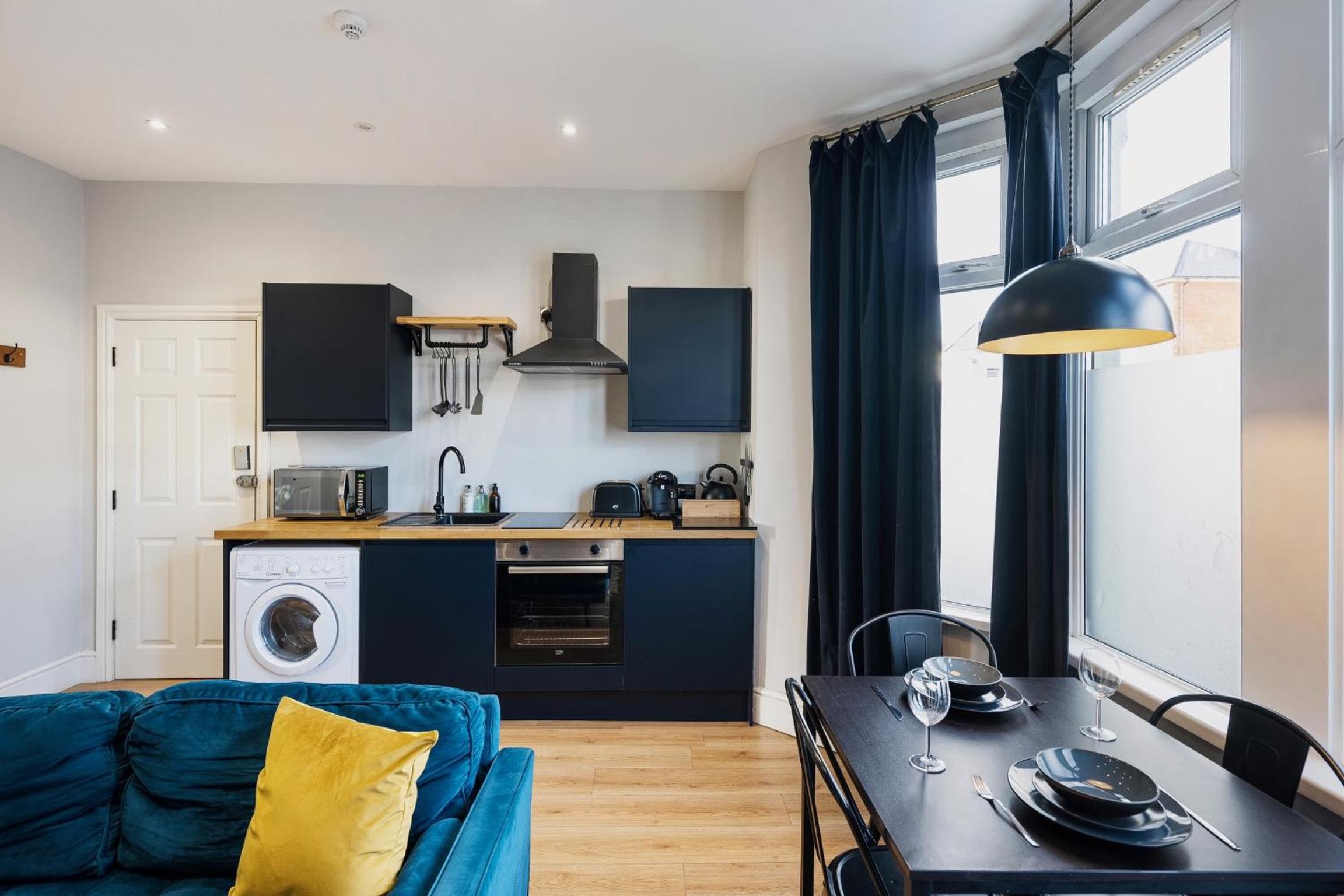One-Bedroom Premium Apartment - Photo 15