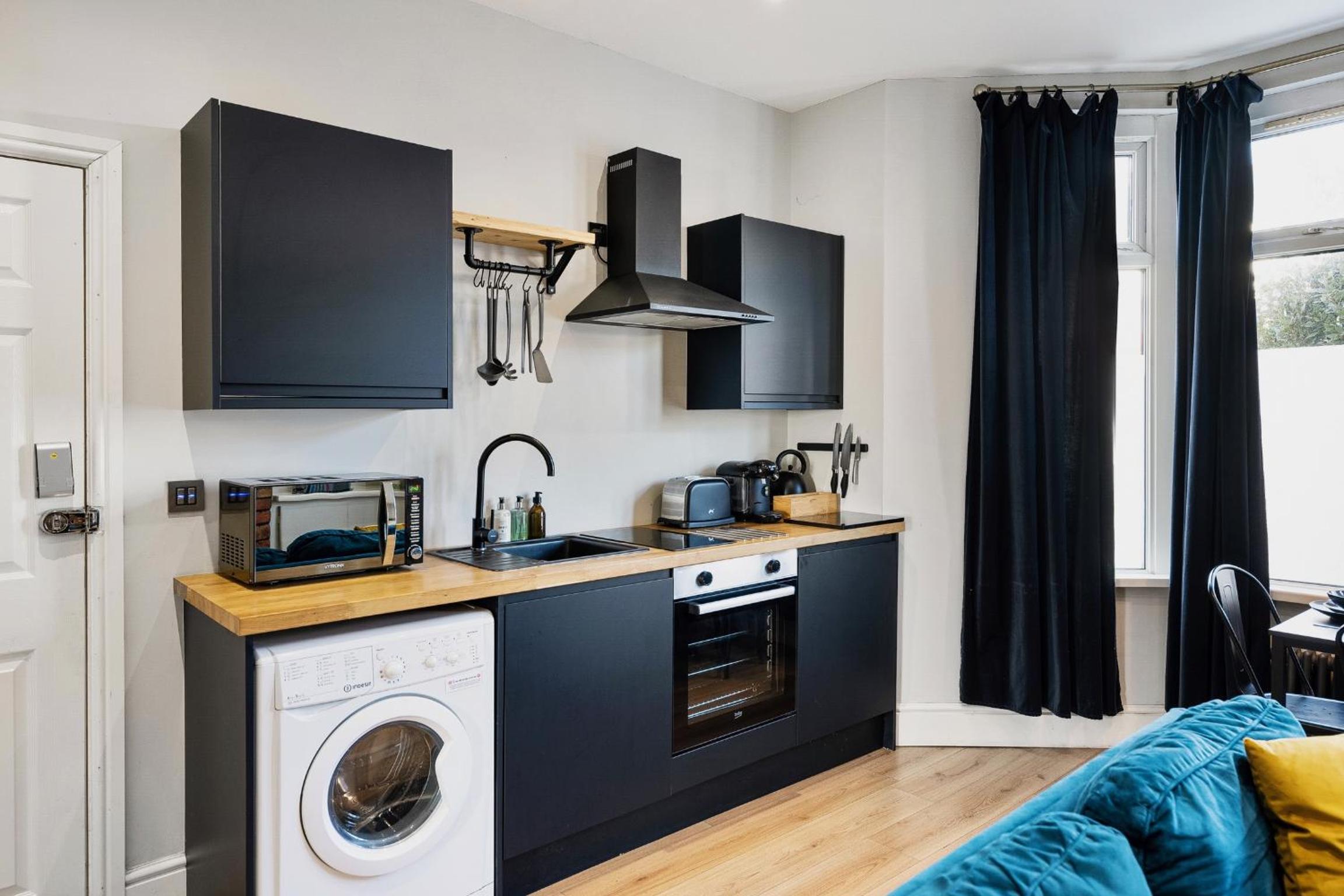 One-Bedroom Premium Apartment - Photo 10