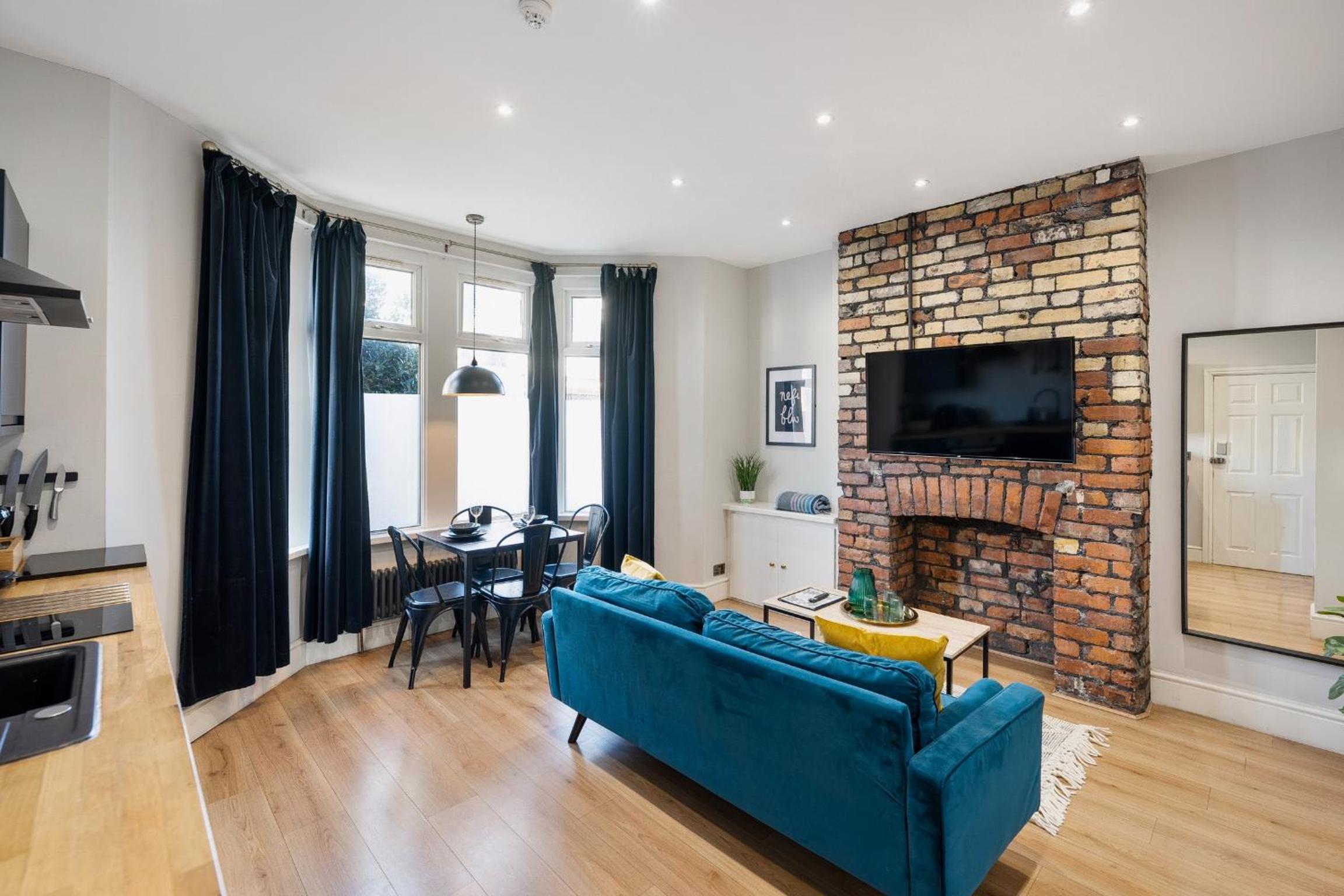 One-Bedroom Premium Apartment - Photo 23